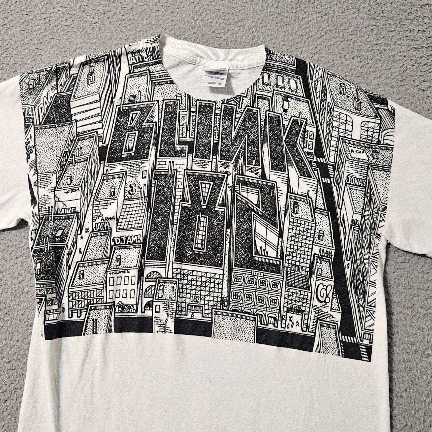 Gildan Blink 182 Neighborhoods Grafitti Cityscape T Shirt 2011 Tour Gildan Size Small White Mens Small Shirts White GF 2011 Tour Mens S Size US S / EU 44-46 / 1 - 2 Thumbnail