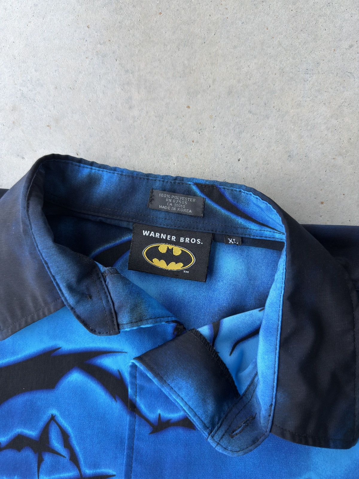Vintage × Warner Bros Vintage ‘01 Batman All Over Print Warner Bros Button Up Size US XL / EU 56 / 4 - 4 Thumbnail