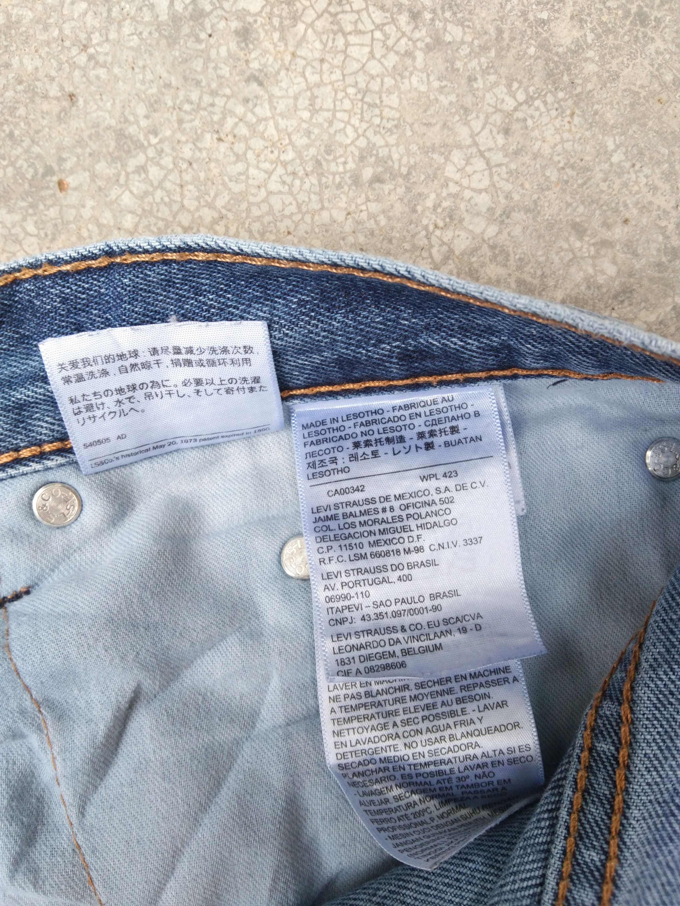 Levi's Vintage Levi's Jeans 550 Light Blue Wash Denim 38x34 Size US 38 / EU 54 - 7 Thumbnail