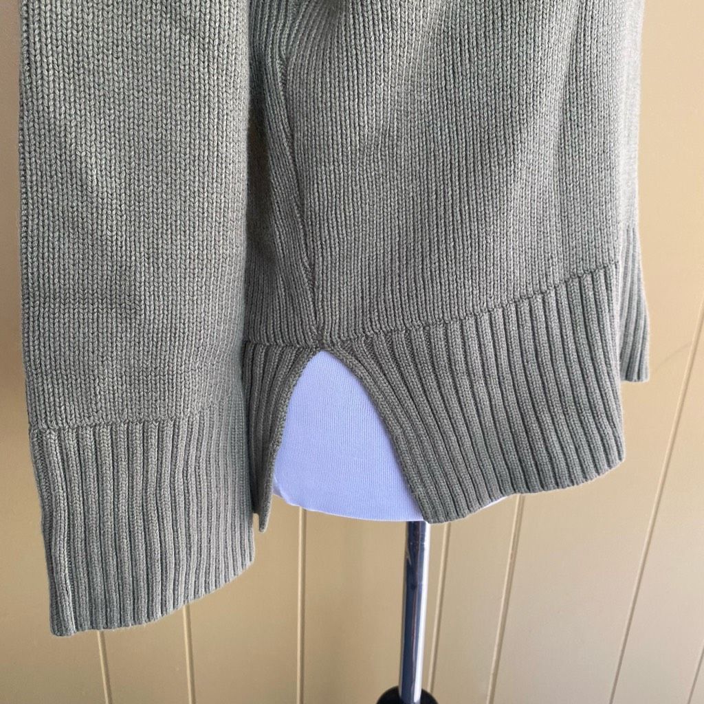 Abercrombie & Fitch Abercrombie & Fitch women XS collared V-cut Longsleeve knit Size XS / US 0-2 / IT 36-38 - 5 Thumbnail