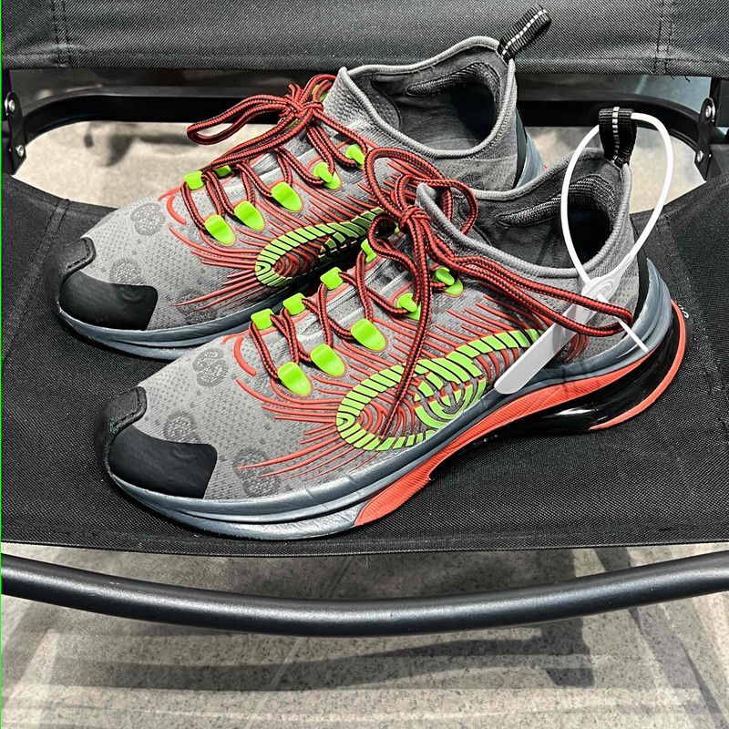 Gucci Gucci RUN Casual Lifestyle Sneakers for Men 0079 Size US 9 / EU 42 - 1 Thumbnail