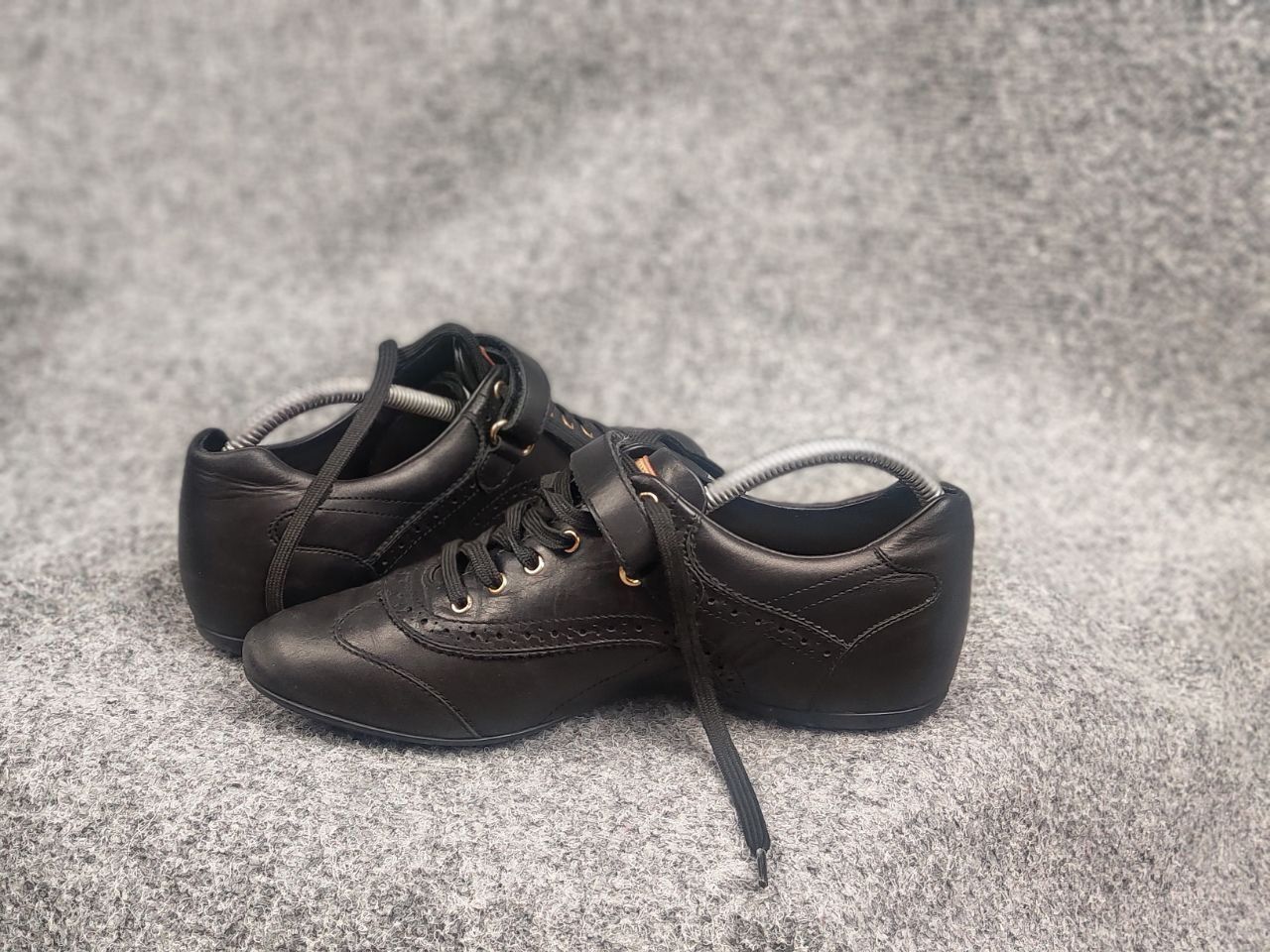 Louis Vuitton Louis Vuitton Vintage Leather Brogue Velcro Strap Sneakers Size US 6.5 / IT 36.5 - 14 Thumbnail