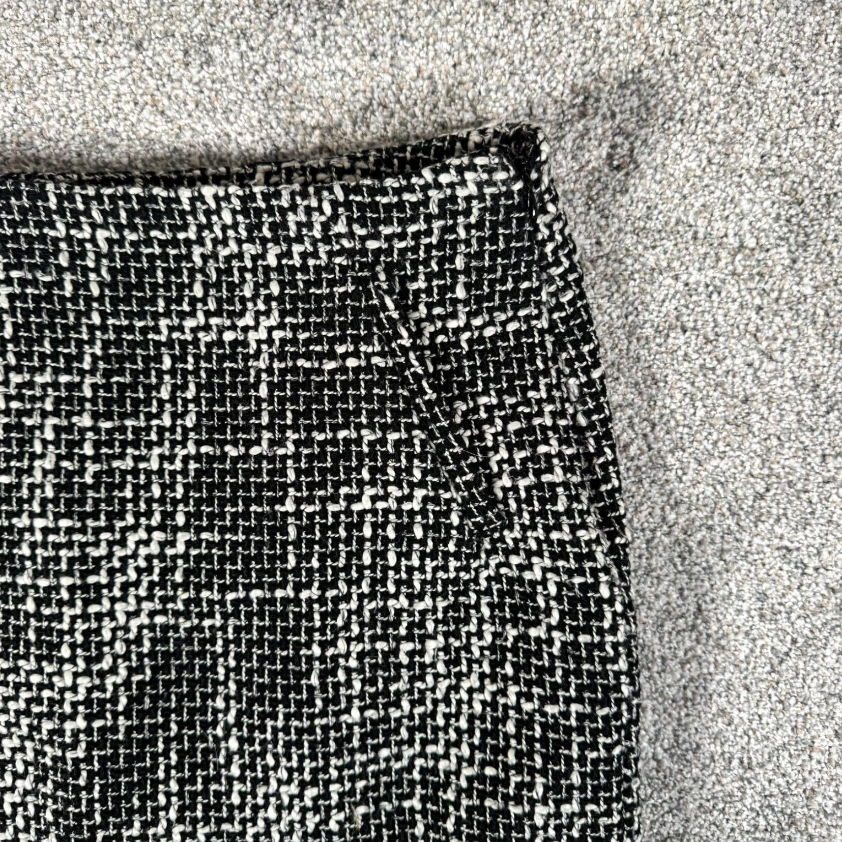 Vintage VINTAGE INC International Concepts Skirt 4 Office Academia Bouclé Tweed Retro Twee Pencil Knee Length Black Womens Size 27" / US 4 / IT 40 - 4 Thumbnail