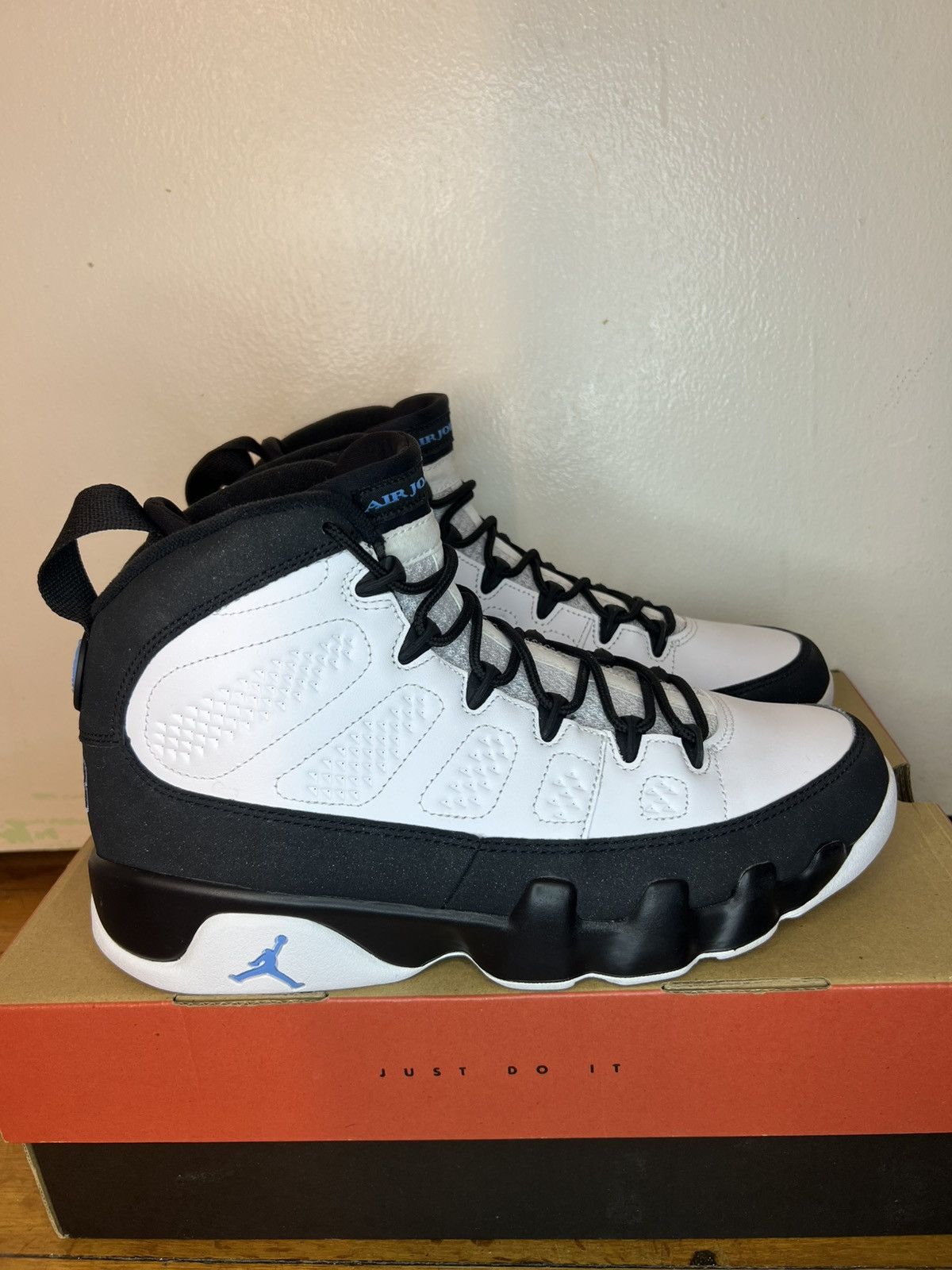 Jordan Brand Air Jordan Retro 9 University Blue Size 8 Size US 8 / EU 41 - 5 Thumbnail