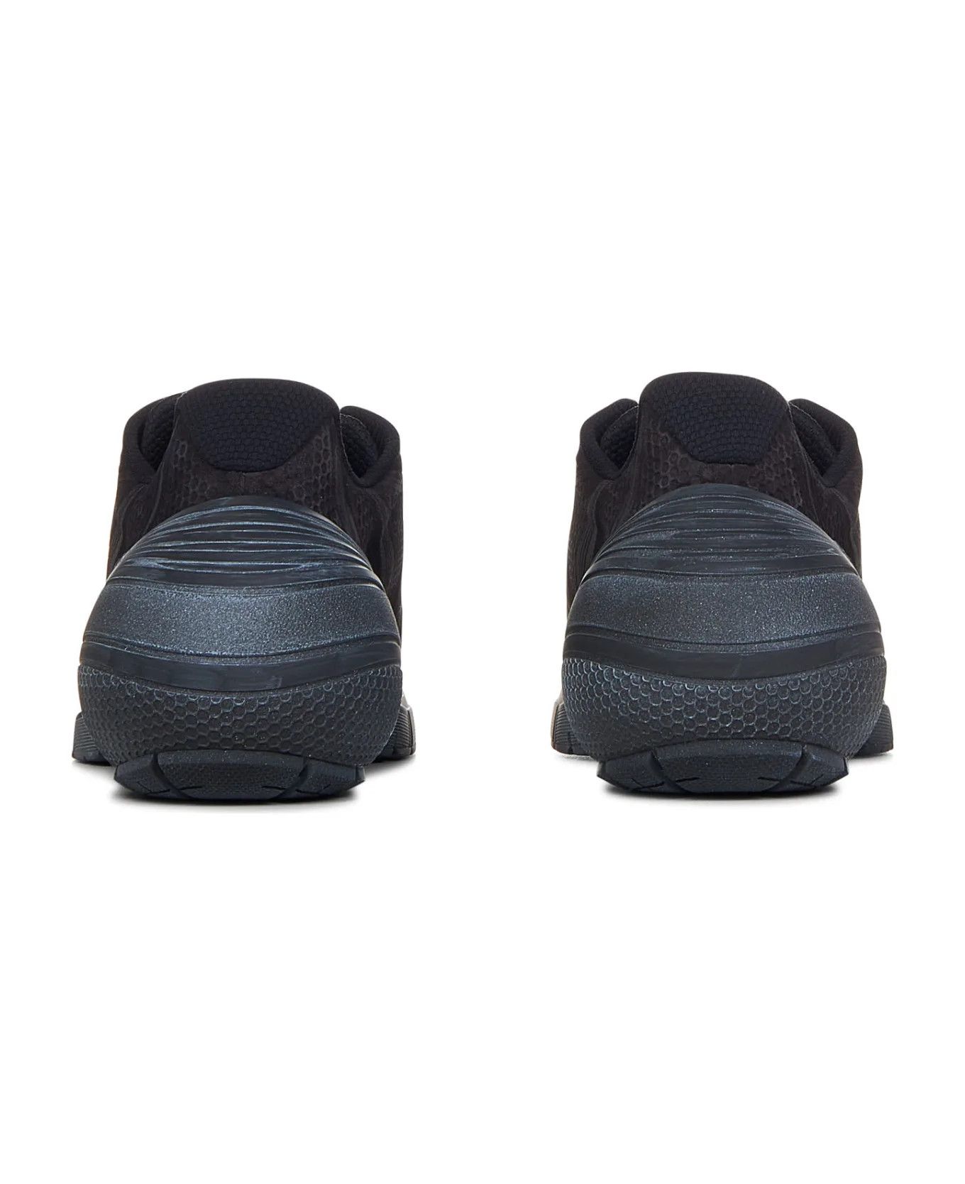 o1y1024 Low-Top Sneakers in Black