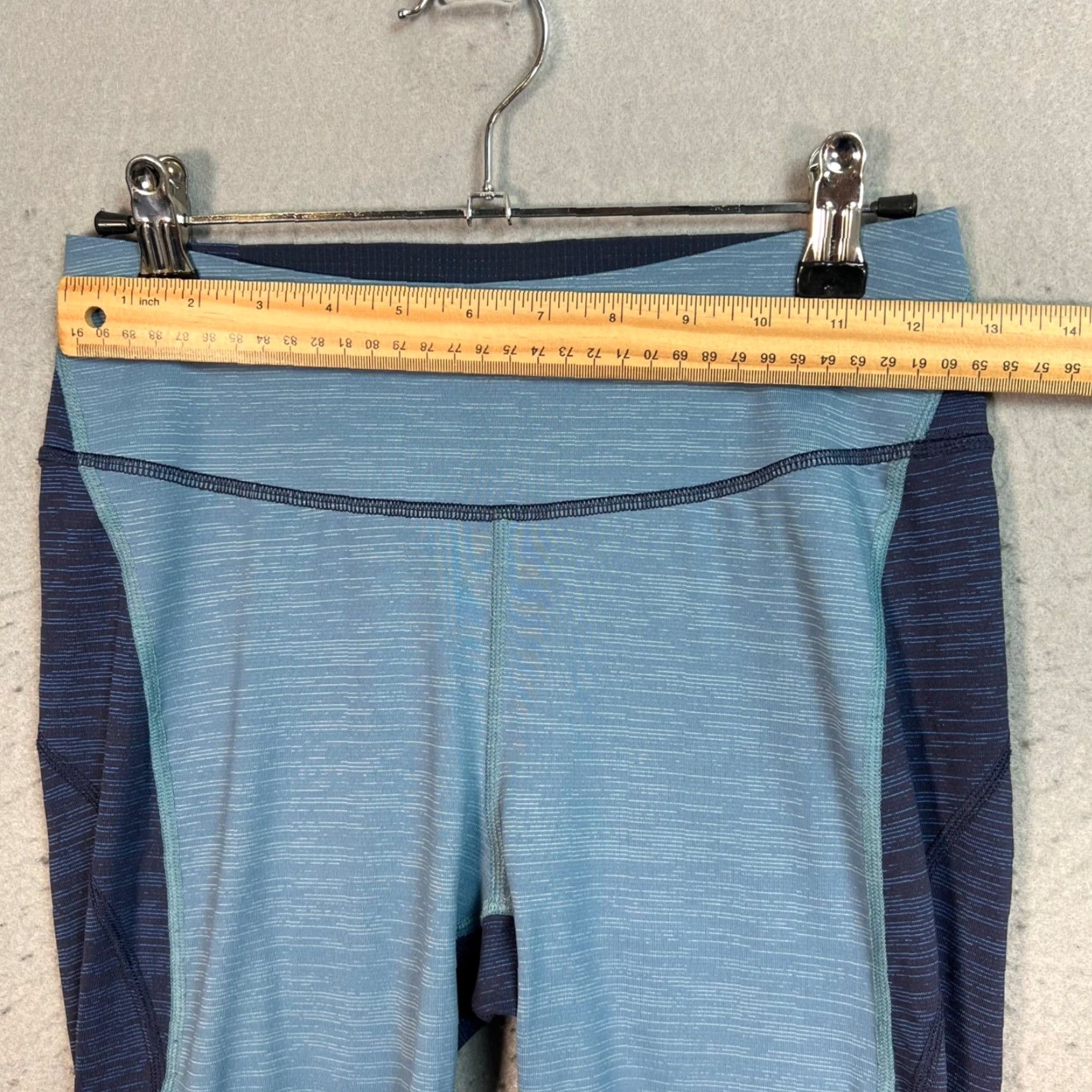 Outdoor Voices Outdoor Voices Colorblock Leggings Womens Small Blue Navy Athletic Shirt? Size 28" / US 6 / IT 42 - 4 Thumbnail