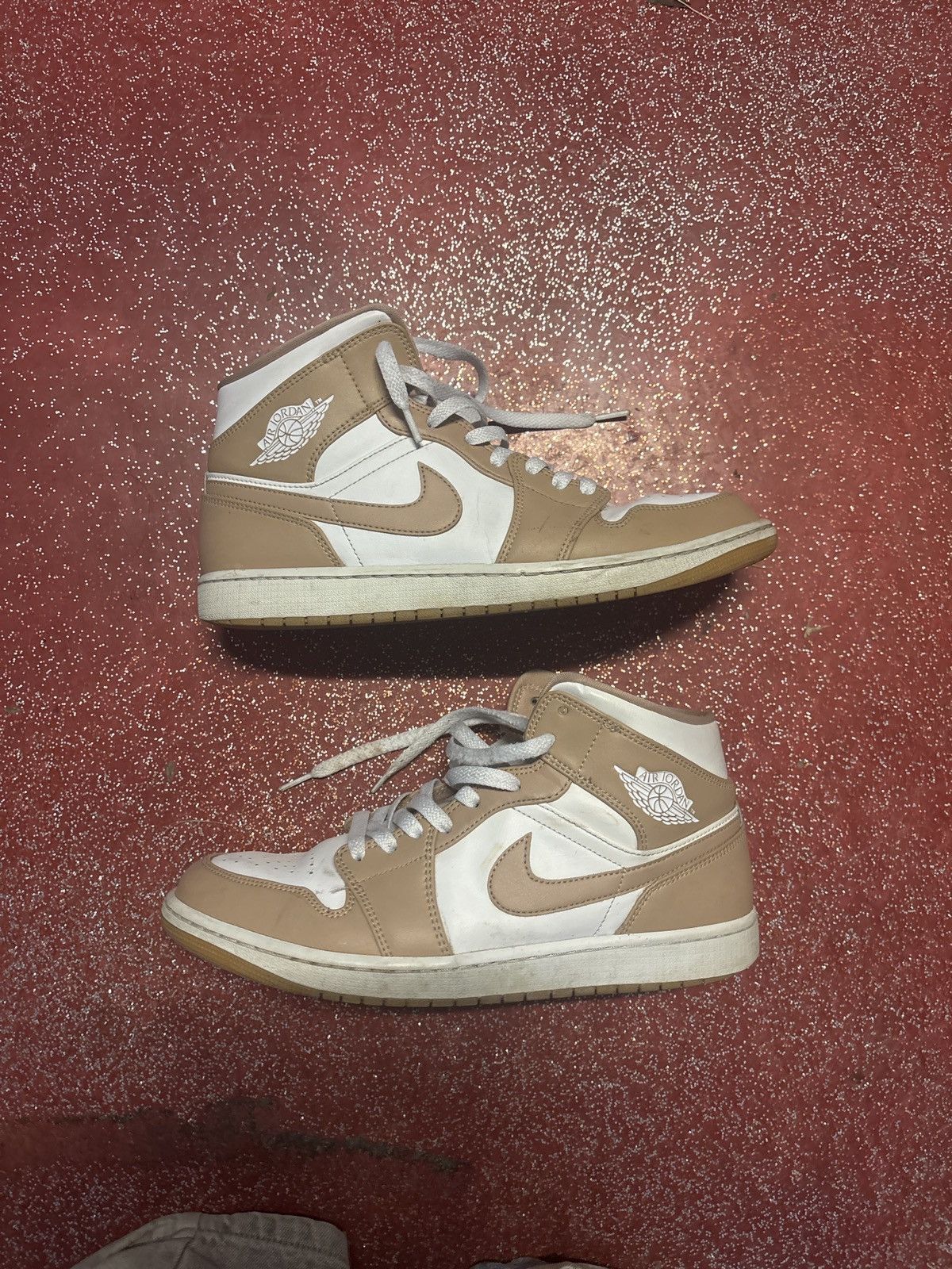 Nike Jordan mid tan gums Size US 11 / EU 44 - 2 Thumbnail