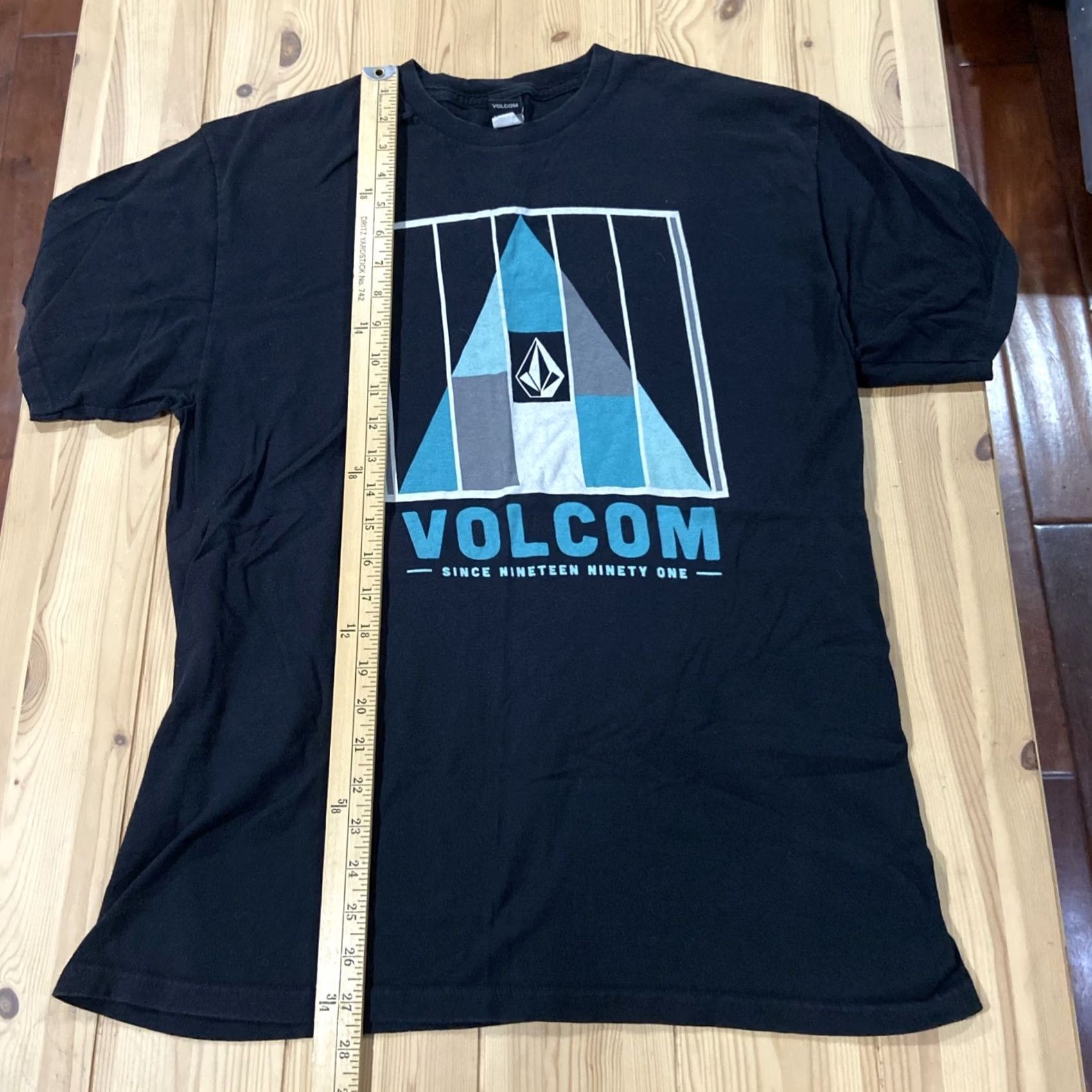 Volcom VINTAGE Volcom T-Shirt Logo Skating Surf Y2K 90s Grunge Retro Black Large Mens Casual Shirt Size US L / EU 52-54 / 3 - 4 Thumbnail