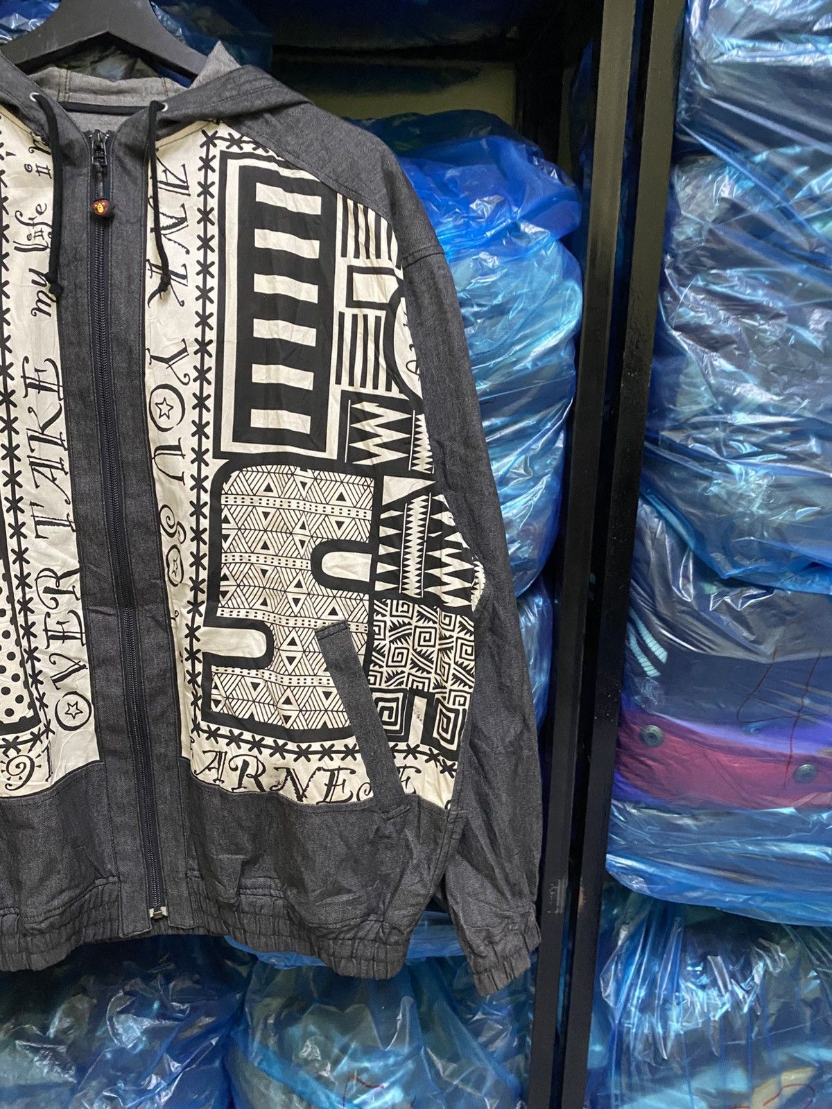 Vintage Vintage Tribal Graphic Tech Jacket Ethnic Print Windbreaker Size US L / EU 52-54 / 3 - 6 Thumbnail