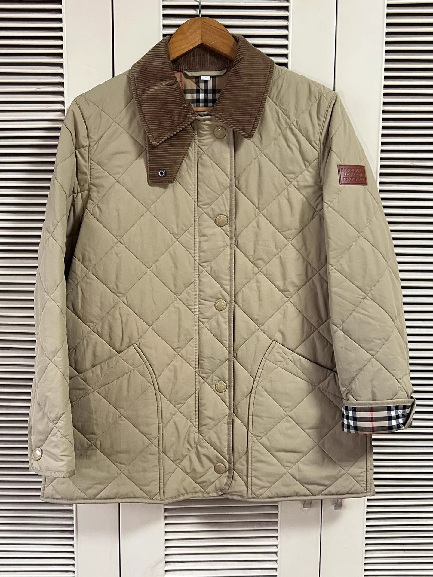 Burberry Burberry quilted corduroy padded coat M like new Size M / US 6-8 / IT 42-44 - 1 Thumbnail