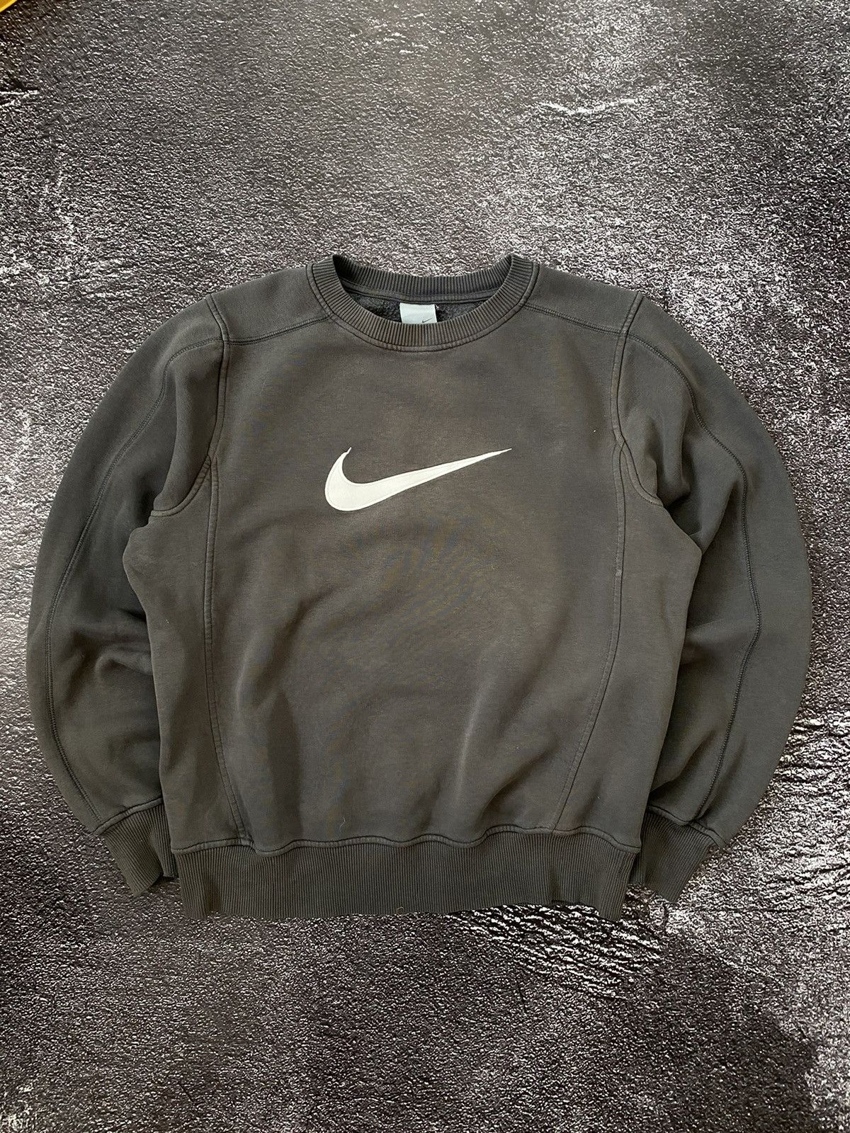 Nike Vintage Nike Big Swoosh Crewneck Faded Distressed Sweatshirt Size US S / EU 44-46 / 1 - 1 Thumbnail
