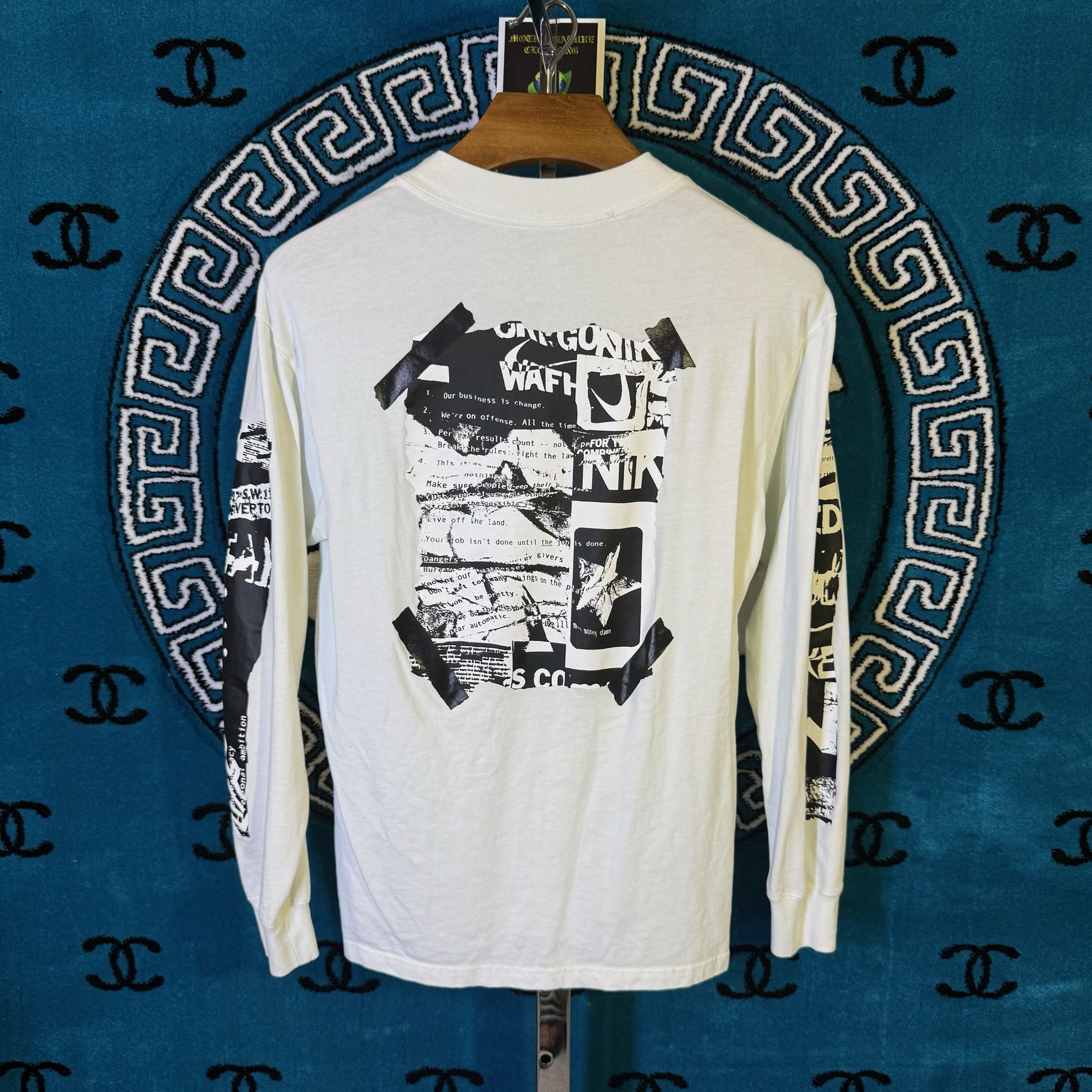 Nike THE NIKE ICONA GRAPHICA MOTIF SHIRT Size US S / EU 44-46 / 1 - 1 Thumbnail