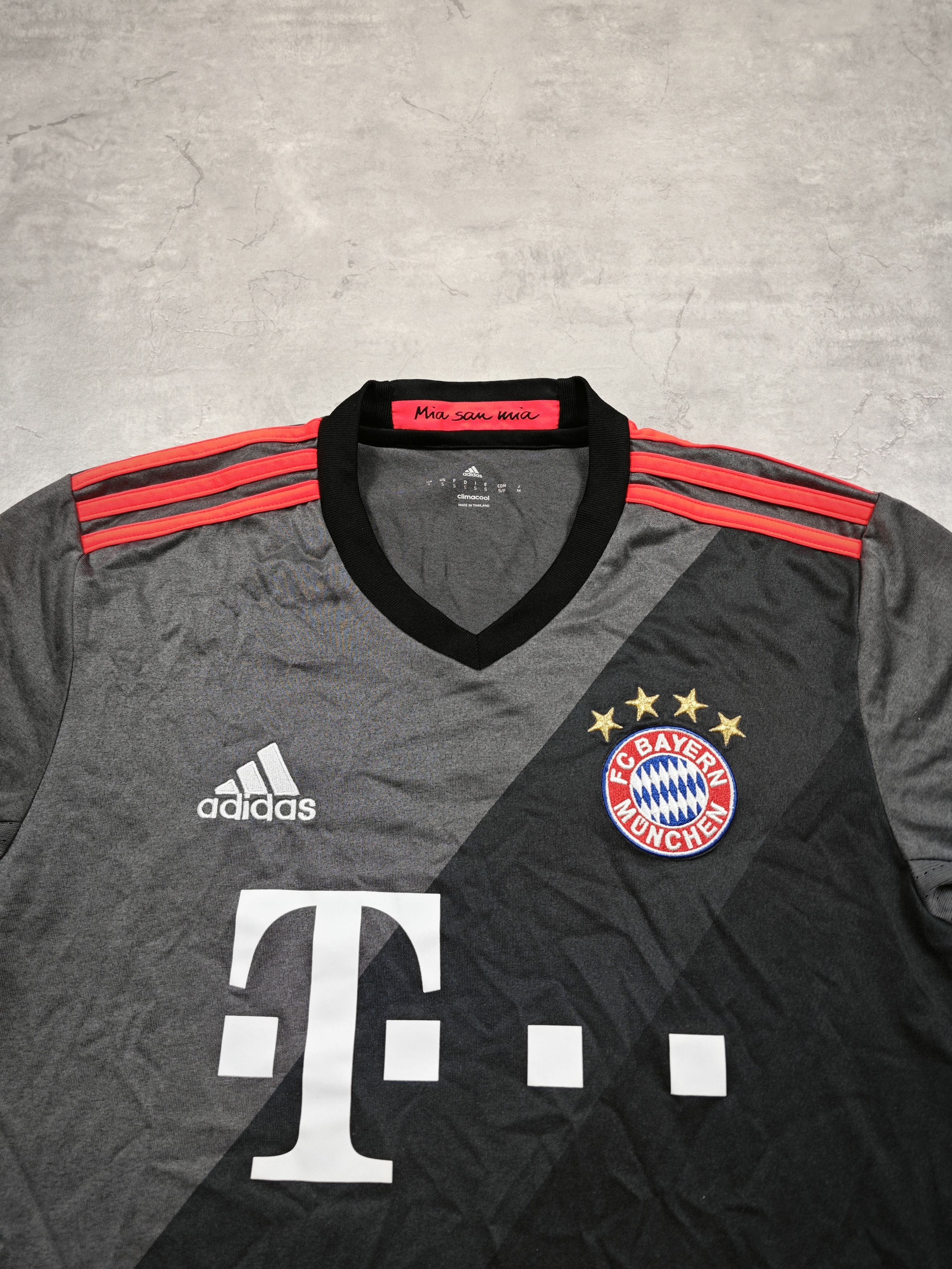 Adidas Bayern Munchen 2016 jersey Size US S / EU 44-46 / 1 - 2 Thumbnail