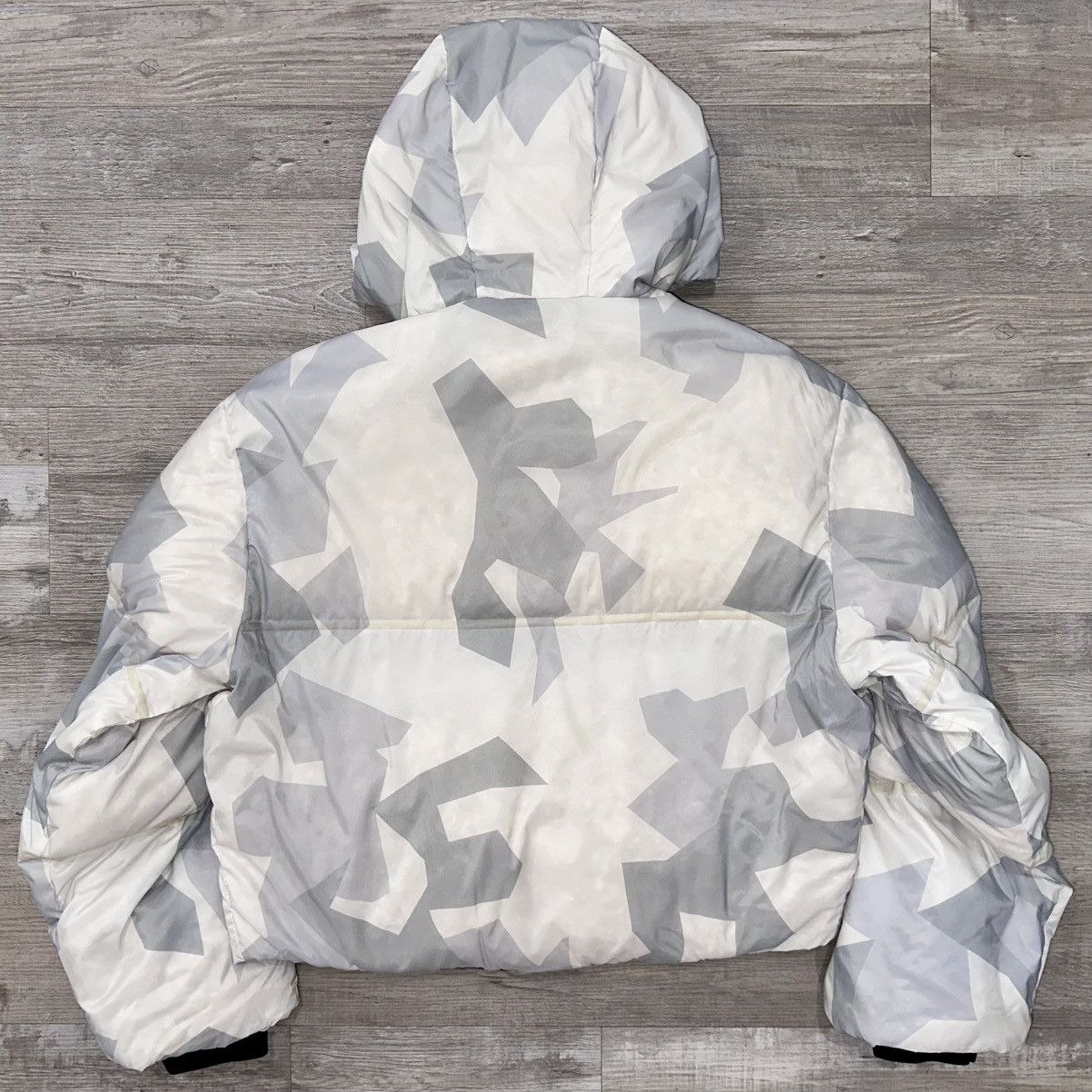 Prada UNISEX PRADA CROPPED WHITE CAMO PUFFER JACKET SIZE L Size US L / EU 52-54 / 3 - 8 Thumbnail