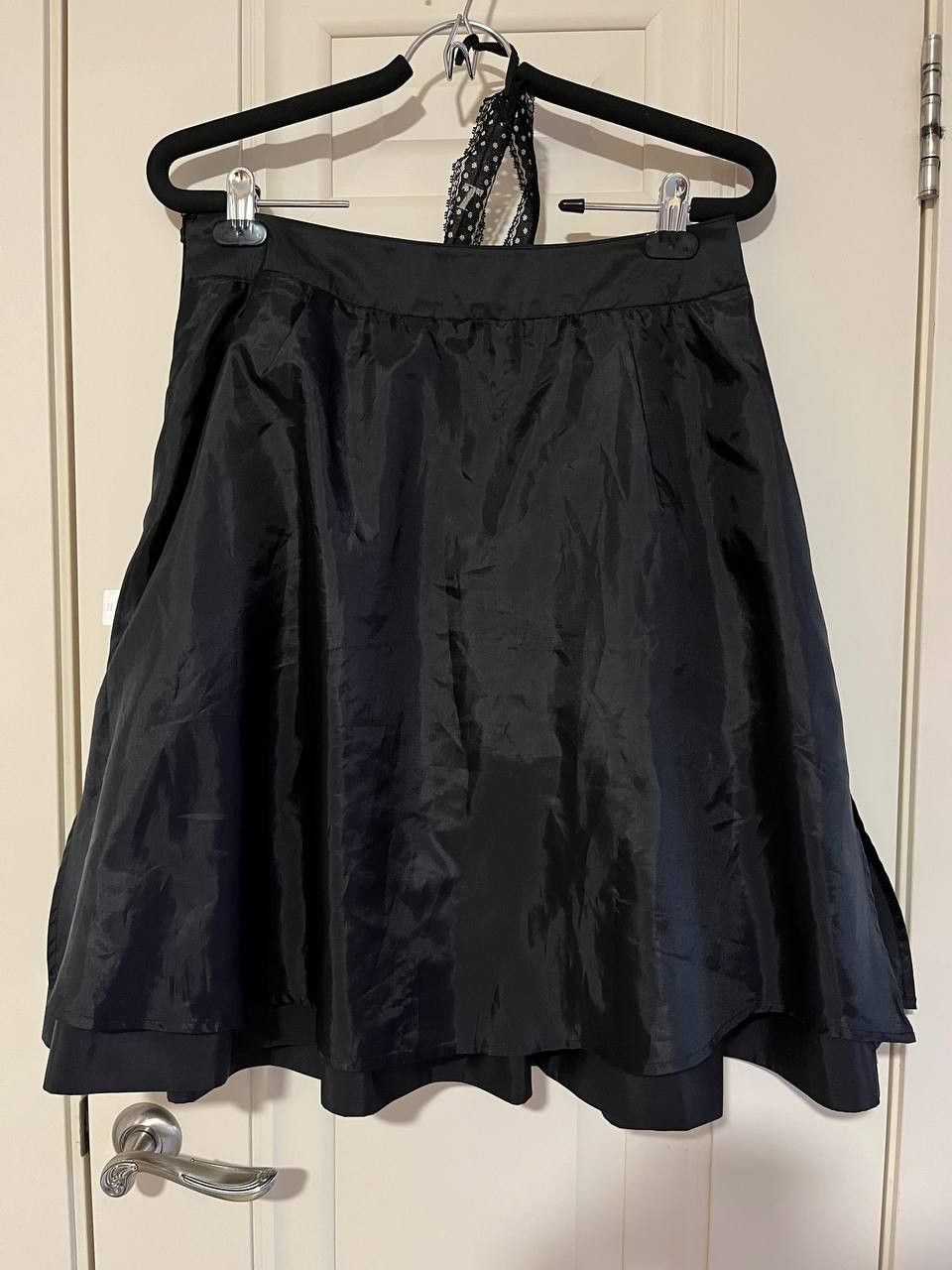 Talbots Talbots black women's pleated silken skirt size 6P (petits) Size 27" / US 4 / IT 40 - 5 Thumbnail
