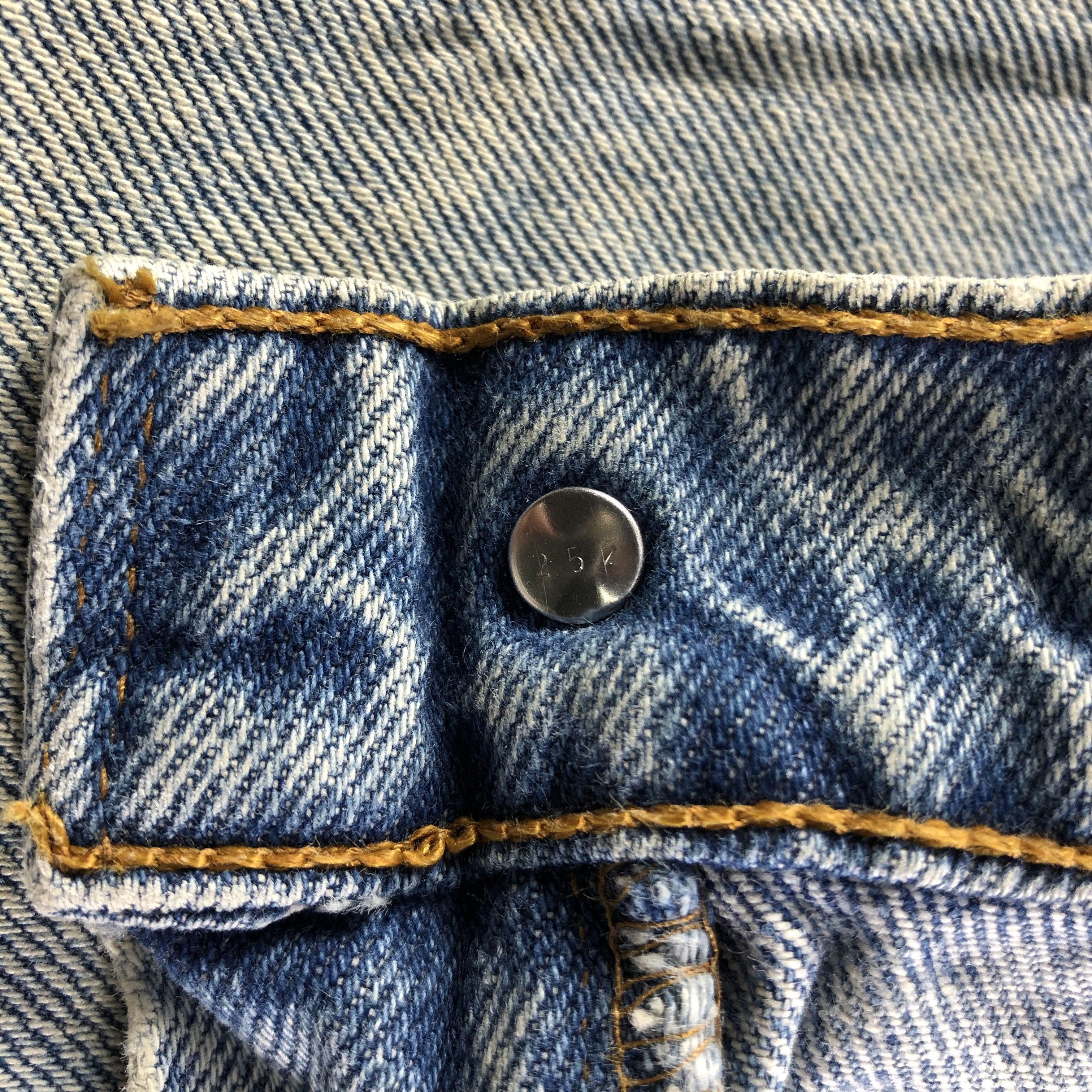 Levi's 90s Vintage Light Wash Levis 505 Jeans-J3371 Size US 31 - 9 Thumbnail
