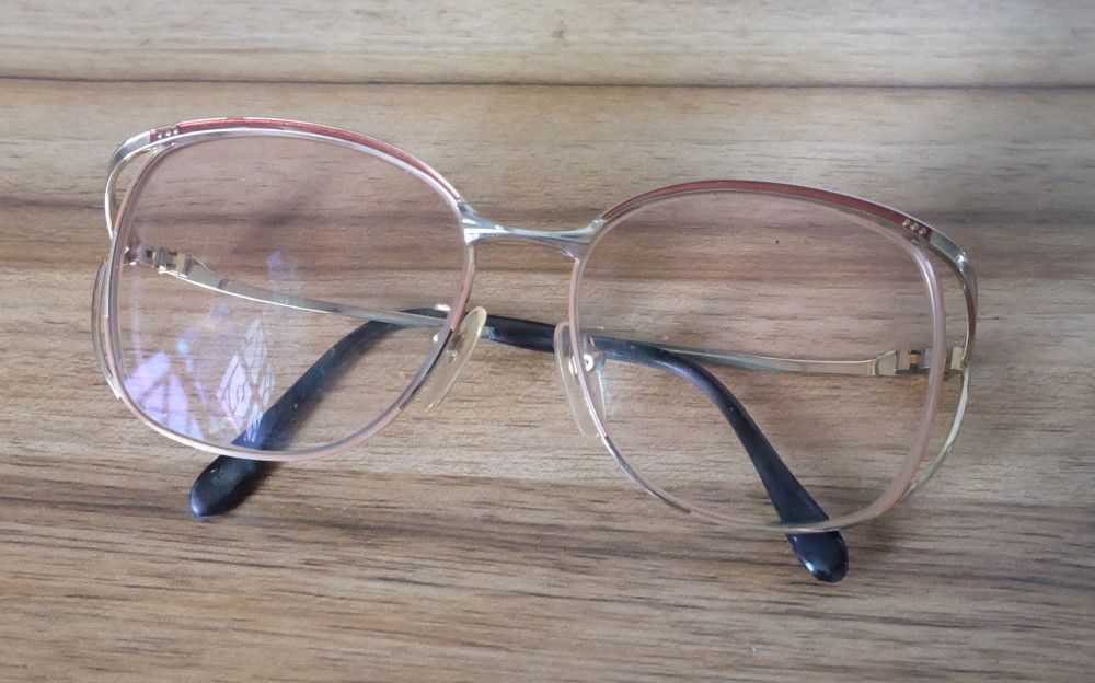 Yves Saint Laurent Vintage Yves Saint Laurent Glasses Gold Red Glitter Trim Size ONE SIZE - 1 Thumbnail