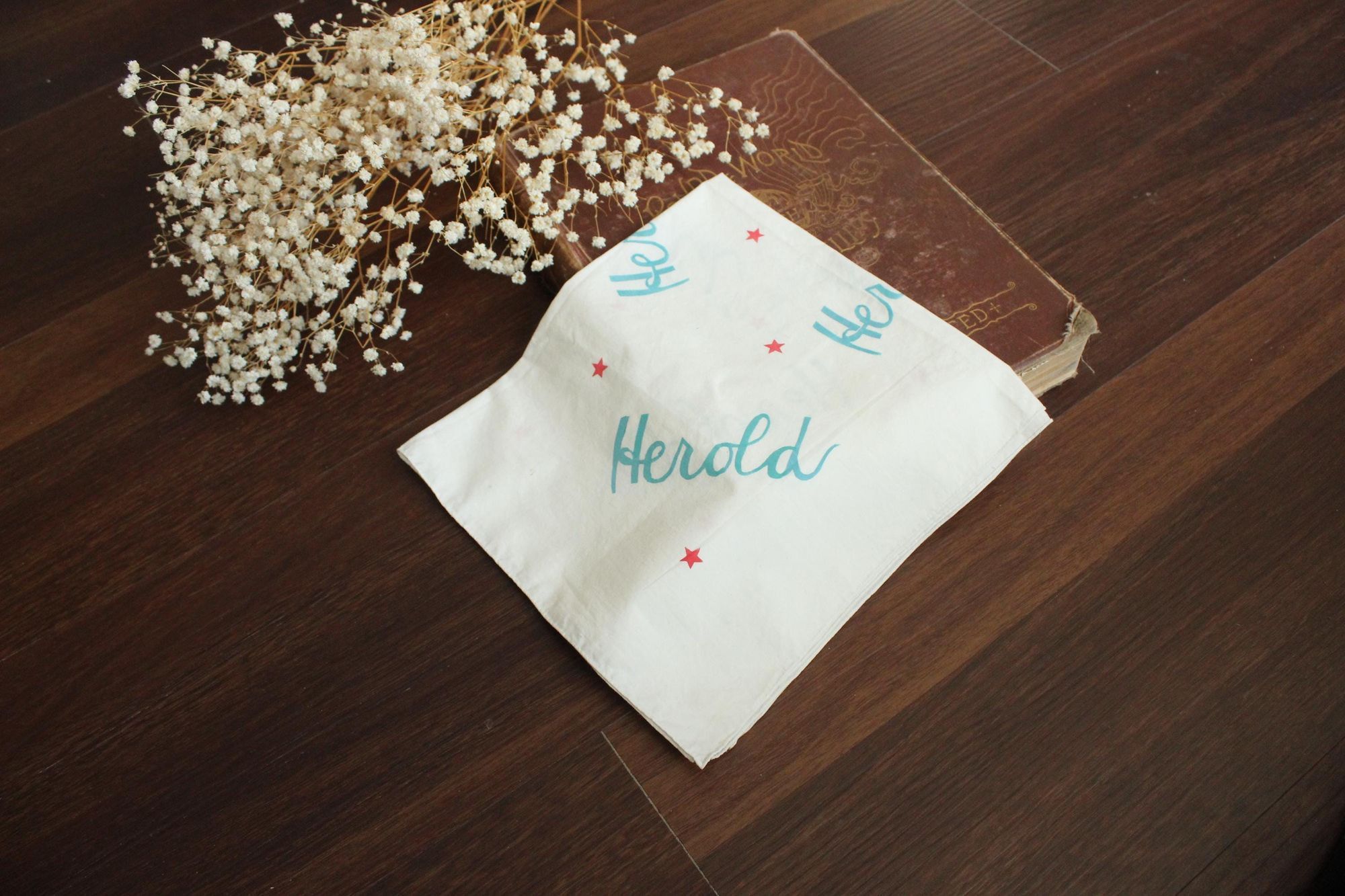 Vintage Vintage 1950s Men's Handkerchief, Herold White Cotton with B Size ONE SIZE - 1 Thumbnail