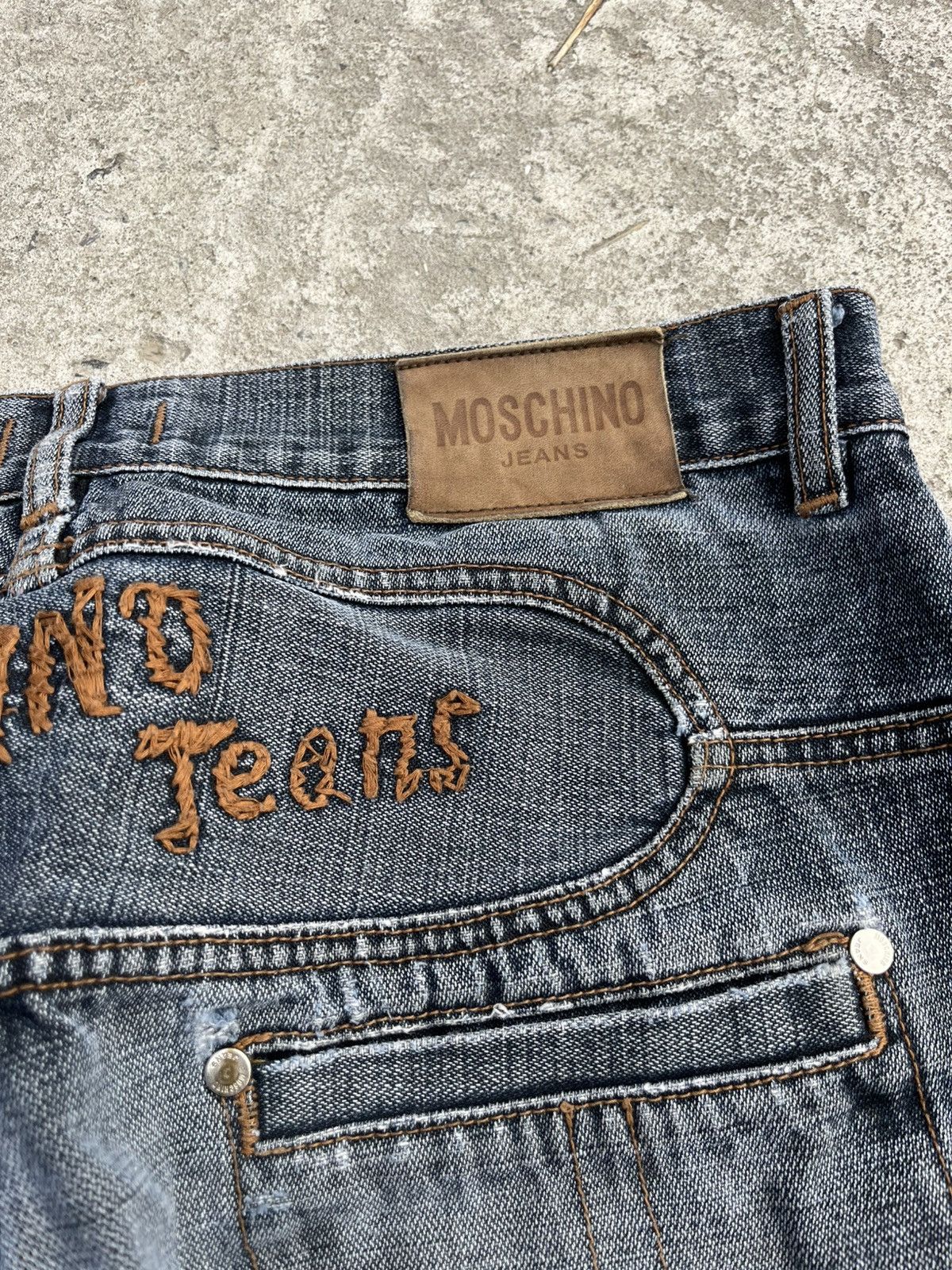 Japanese Brand × Moschino Moschino Vintage Big Logo Faded Distressed Denim Jeans Y2K Size US 30 / EU 46 - 4 Thumbnail