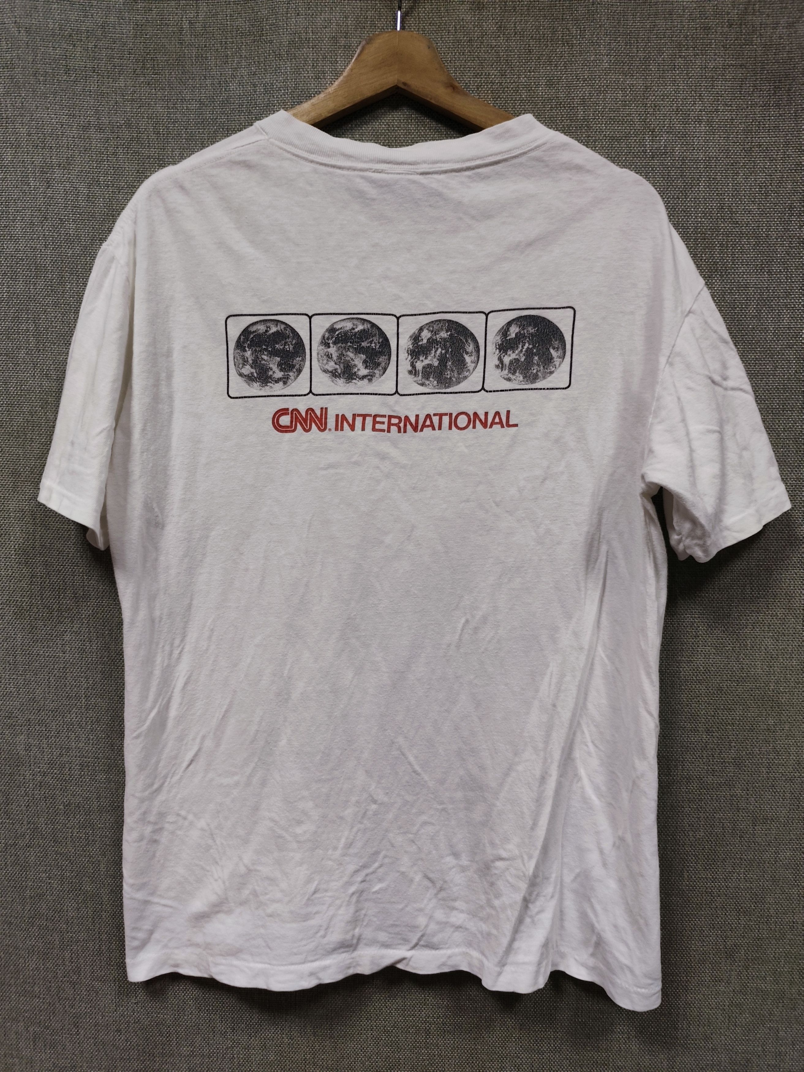 Vintage Vintage 90s t shirt CNN made in usa Size US M / EU 48-50 / 2 - 1 Thumbnail