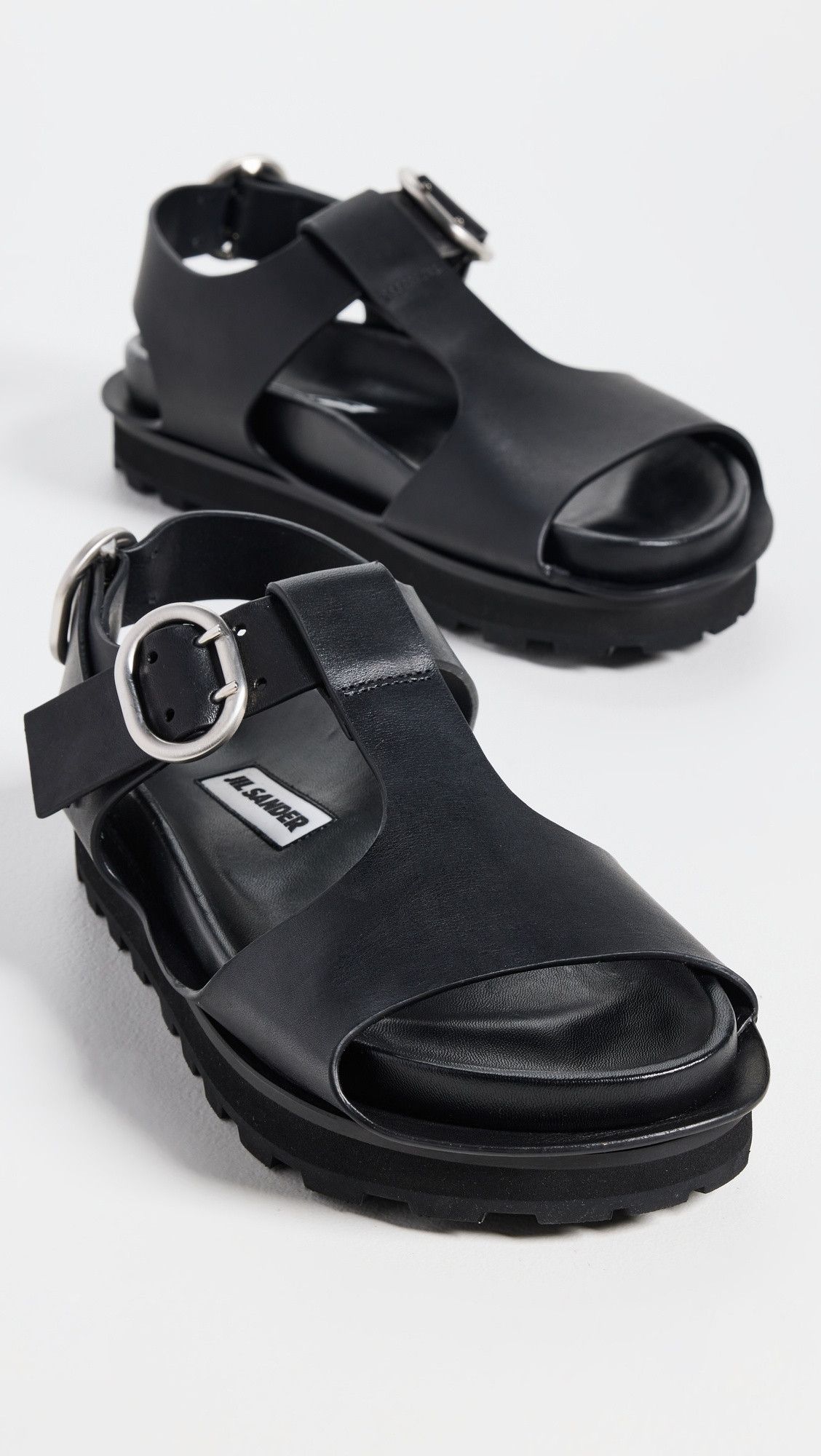 o1y1124 Leather Sandals in Black
