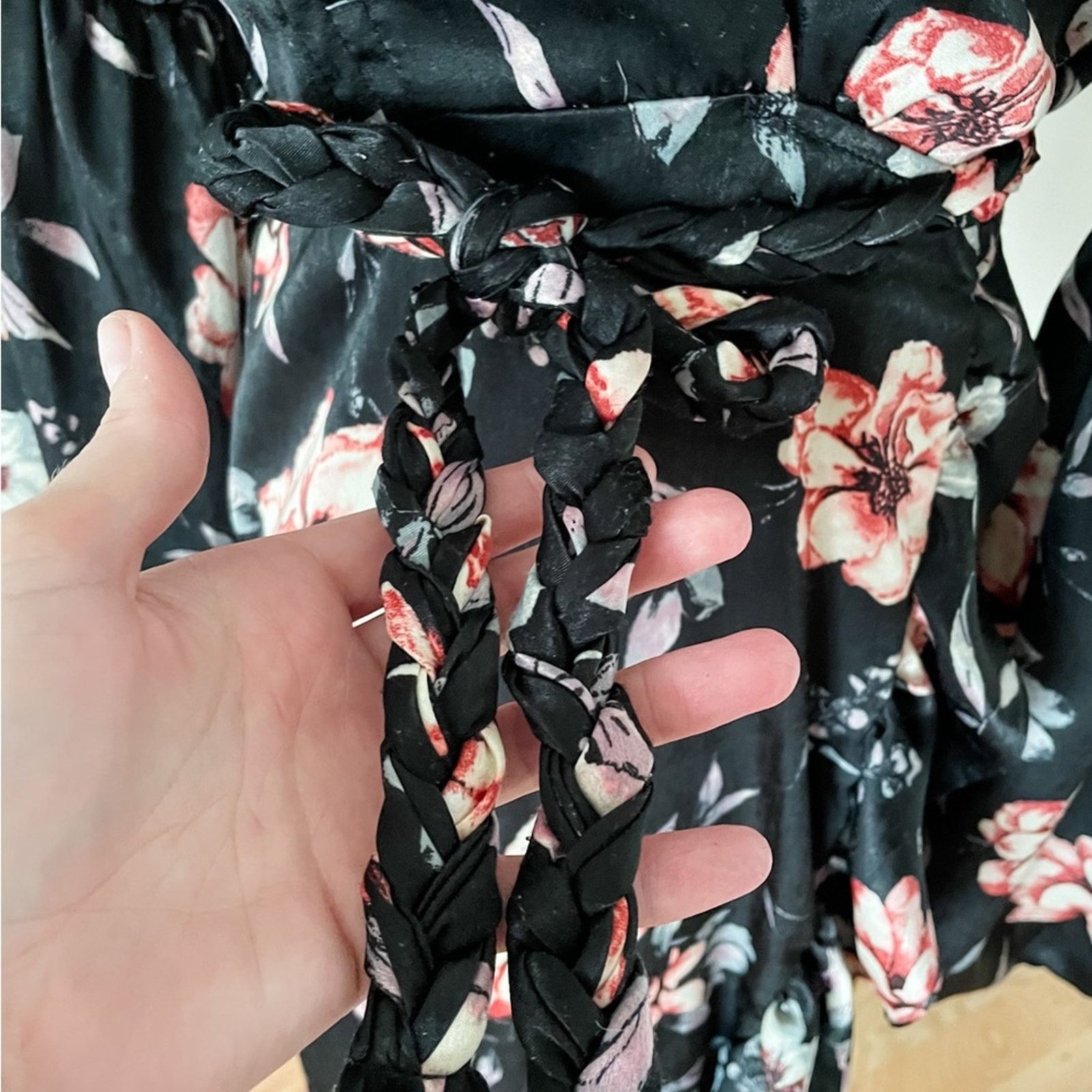 MISA Los Angeles MISA LA Luna Black Floral Satin Bubble Sleeve Wrap Dress Size S / US 4 / IT 40 - 8 Thumbnail