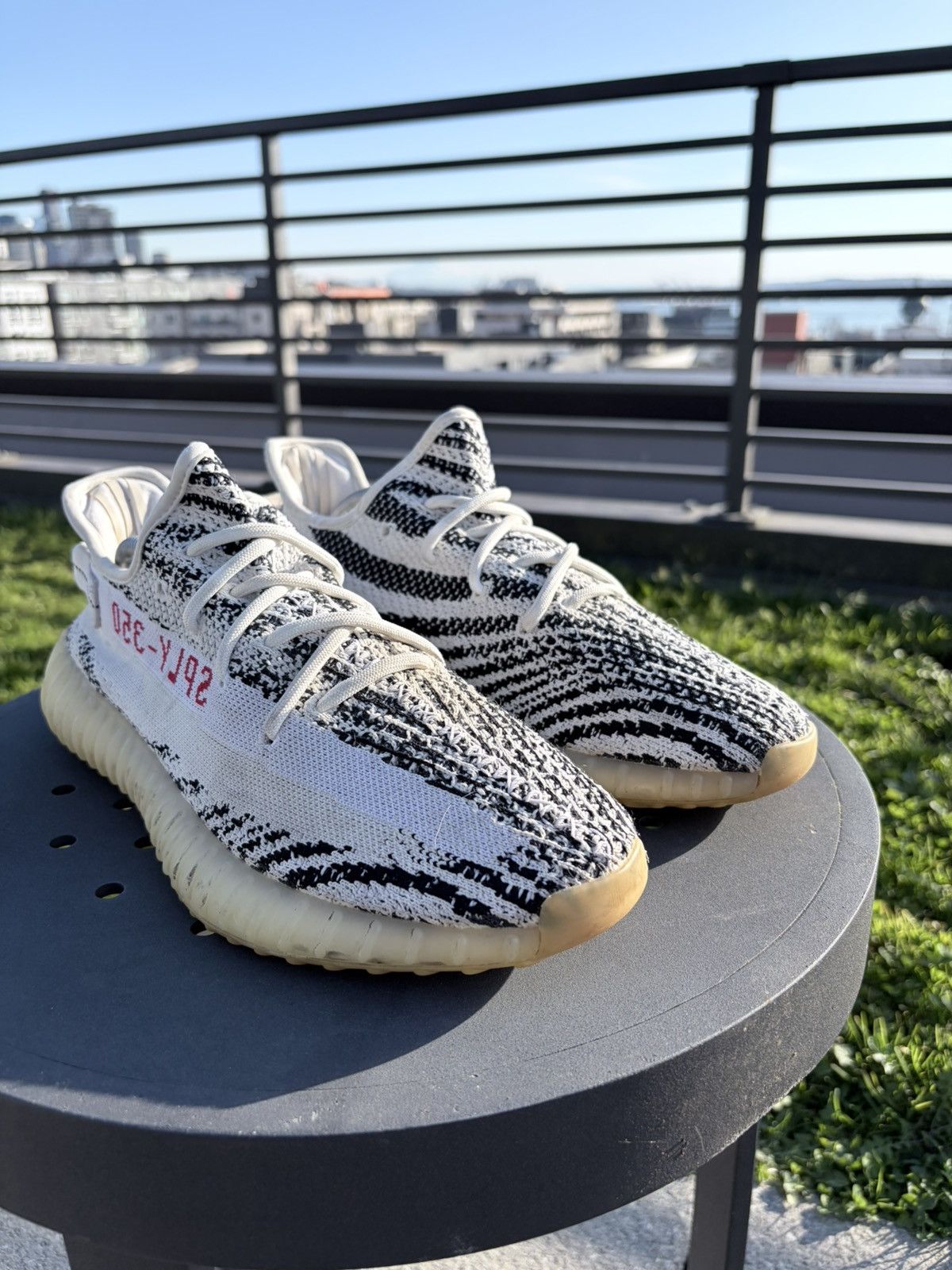 Adidas × Kanye West Adidas Yeezy Boost 350 V2 Zebra Size US 10 / EU 43 - 3 Thumbnail