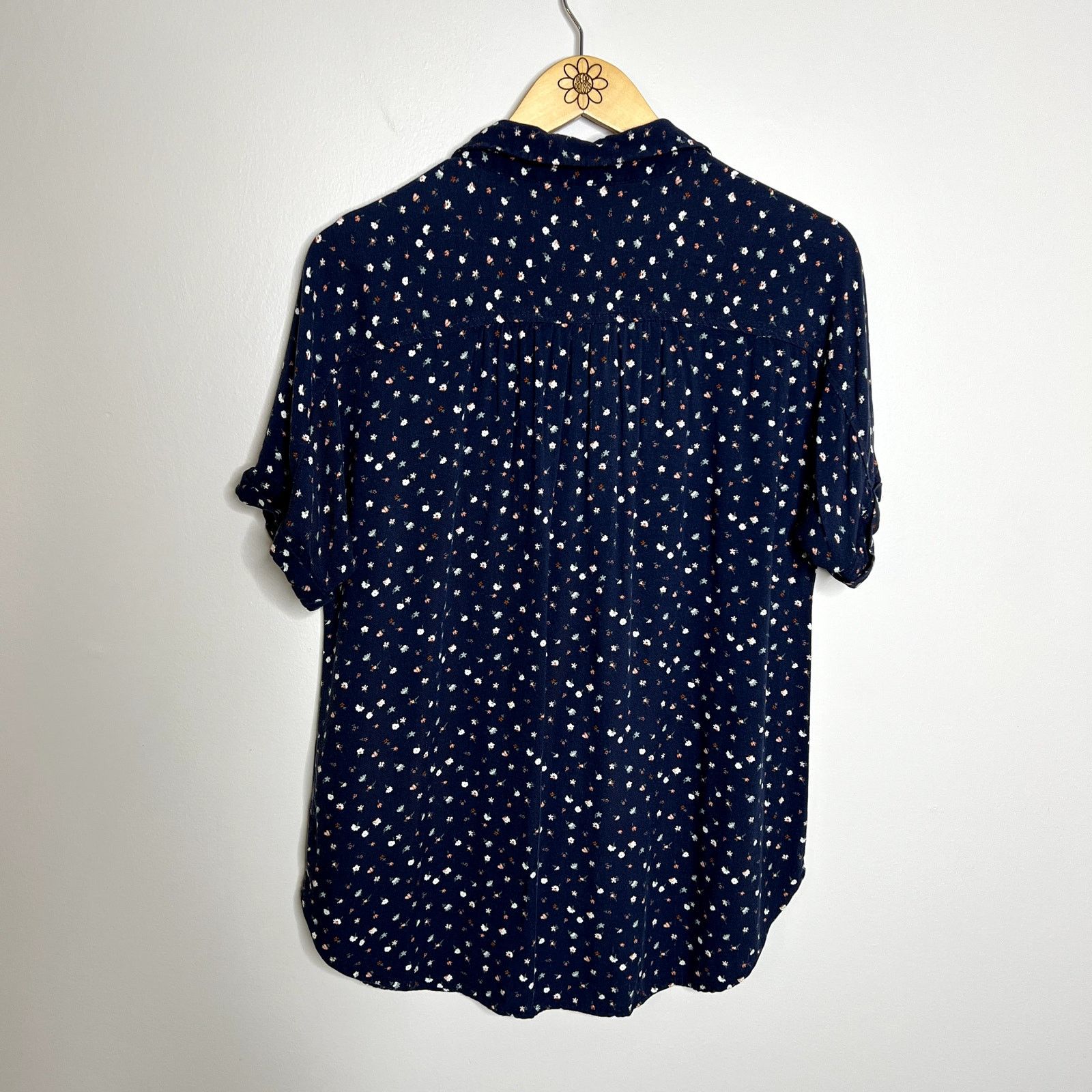 Other Universal Thread Blue Floral Button Down Top Size M / US 6-8 / IT 42-44 - 5 Thumbnail
