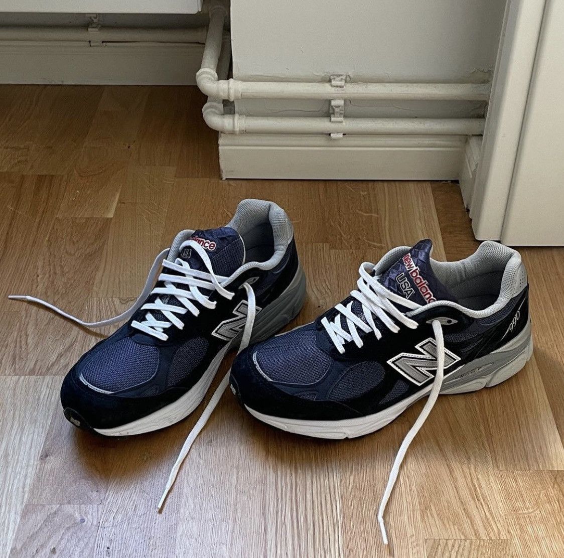 New Balance New balance 990v4 navy cream laces Size US 9 / EU 42 - 1 Thumbnail