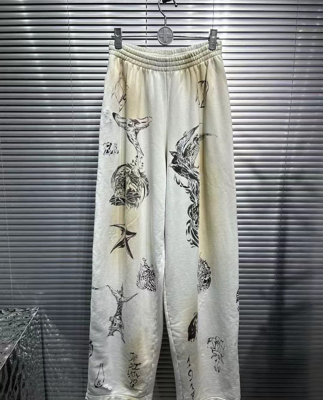 Balenciaga Balenciaga Tattoo Print Casual Pants Size US 30 / EU 46 - 1 Thumbnail