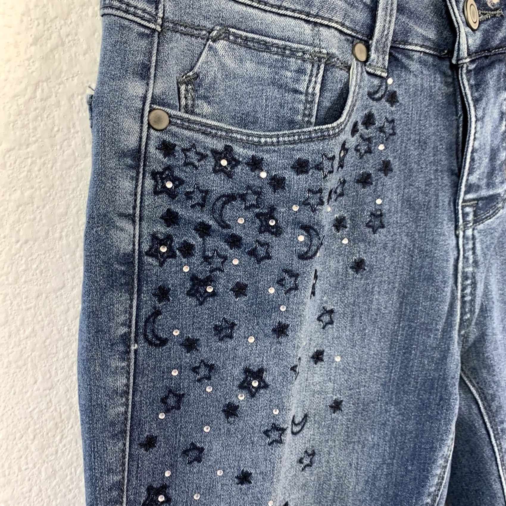 Vintage VINTAGE G by Giuliana Women Celestial Stars Rhinestone Embellished Skinny Jeans 2 NWT Size 26" / US 2 / IT 38 - 3 Thumbnail