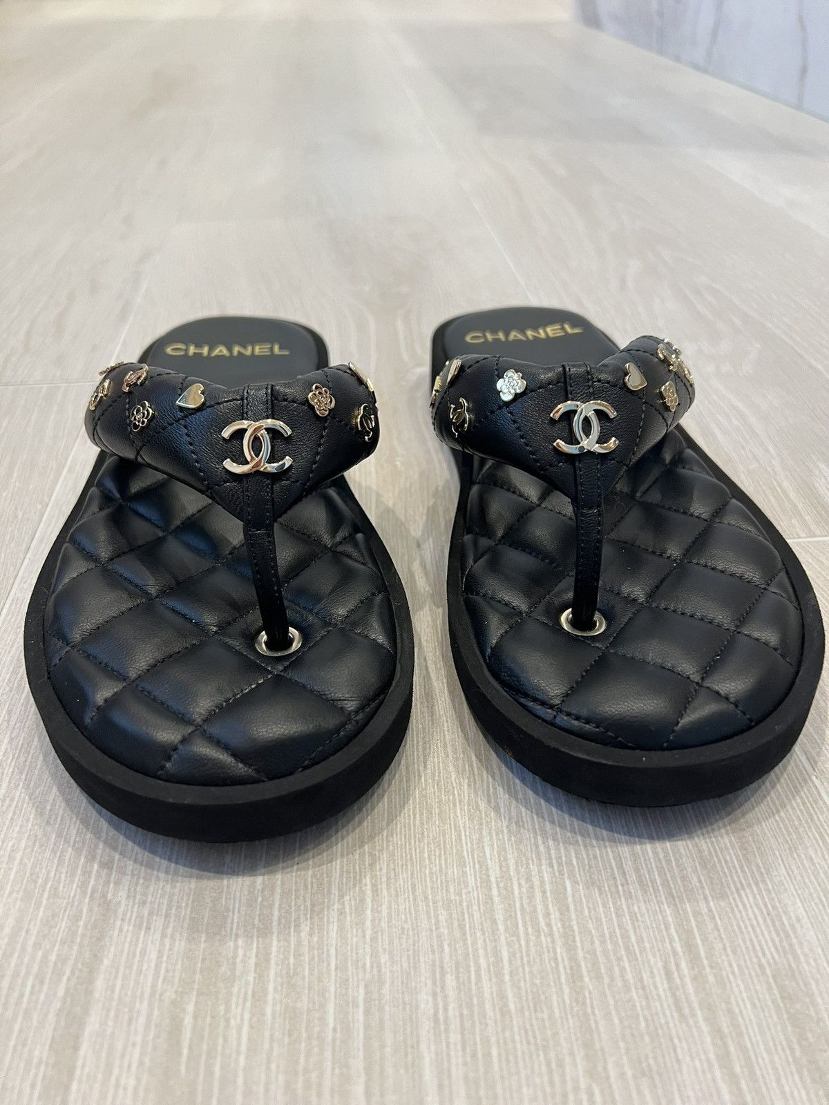 Chanel Authentic Chanel Lambskin Flip Flops Size US 10 / IT 40 - 4 Thumbnail