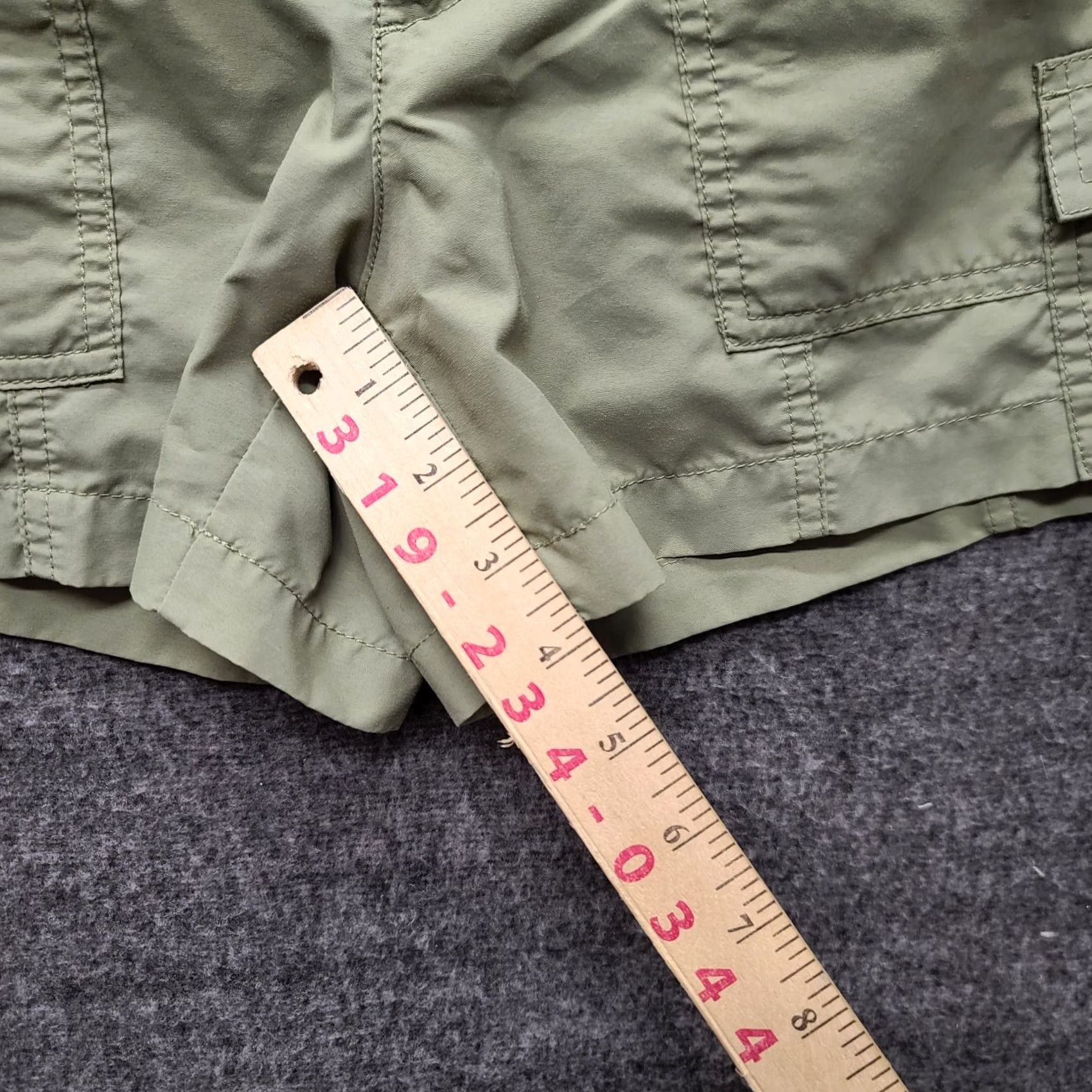 Nike ACG Nike ACG Shorts Women Cargo Outdoors Hiking Casual Comfort Green 4 Solid Lightweight Breathable Pockets Size 27" / US 4 / IT 40 - 5 Thumbnail