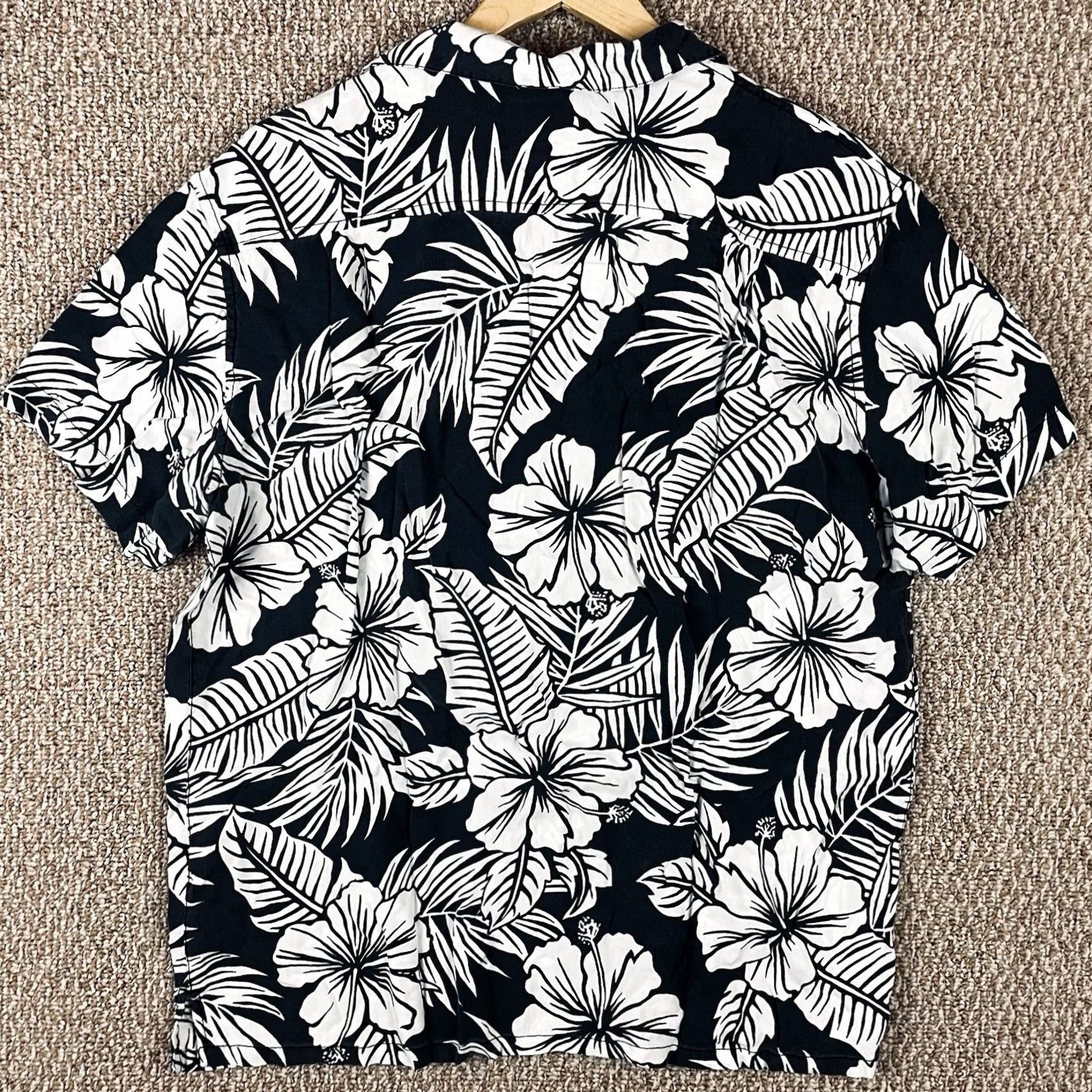 Chubbies Chubbies Shirt Men Large Black White Floral Hawaiian Camp Loop Collar Aloha T322 Size US L / EU 52-54 / 3 - 4 Thumbnail