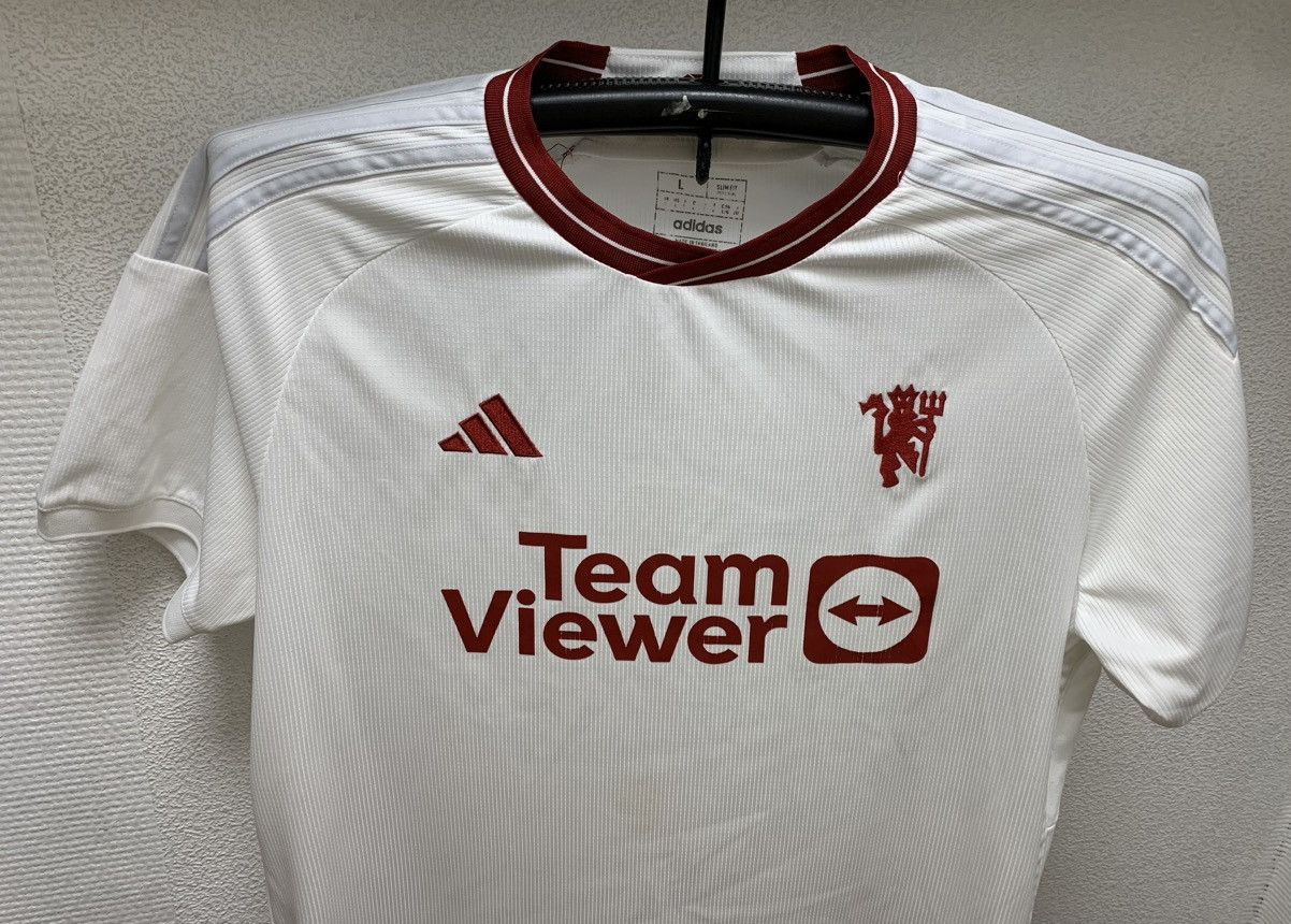 Adidas Manchester United adidas soccer jersey 2023 L white MANU Size US L / EU 52-54 / 3 - 4 Thumbnail