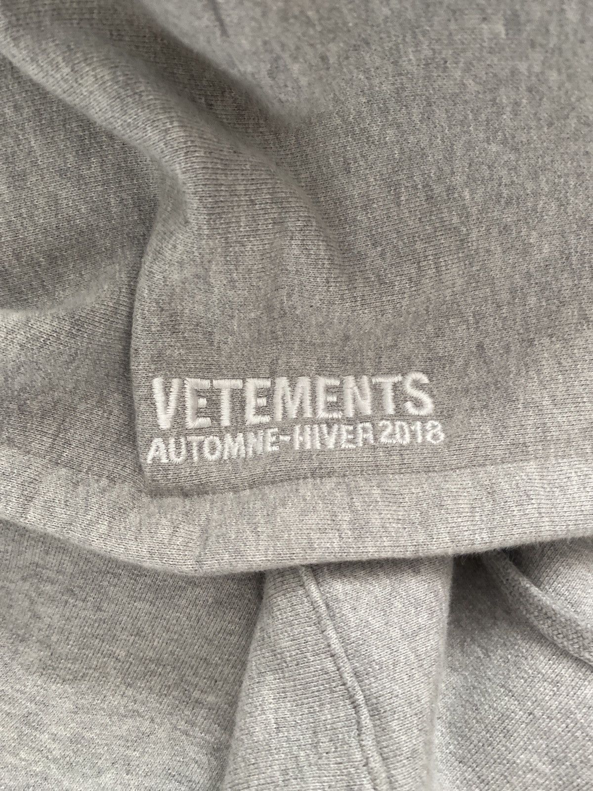 Vetements Vetements Misplaced Logo Hoodie Size US M / EU 48-50 / 2 - 4 Thumbnail