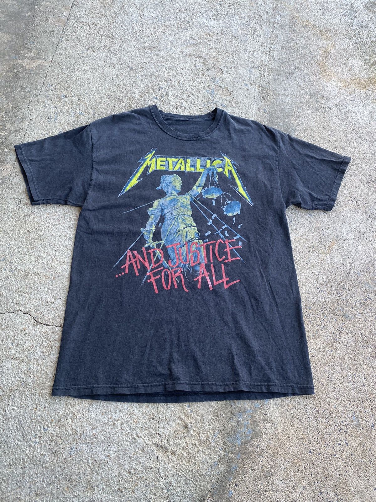 Band Tees × Metallica × Vintage Vintage Y2K Metallica Faded Worn In Band Tee Shirt Size US M / EU 48-50 / 2 - 1 Thumbnail
