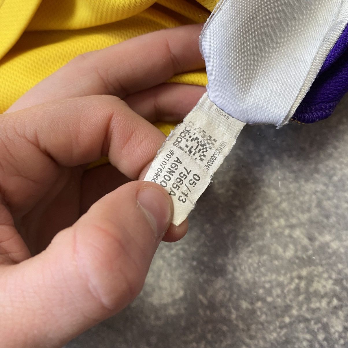 NBA Vintage Adidas NBA Lakers Howard 12 yellow basket jersey Size US L / EU 52-54 / 3 - 10 Thumbnail