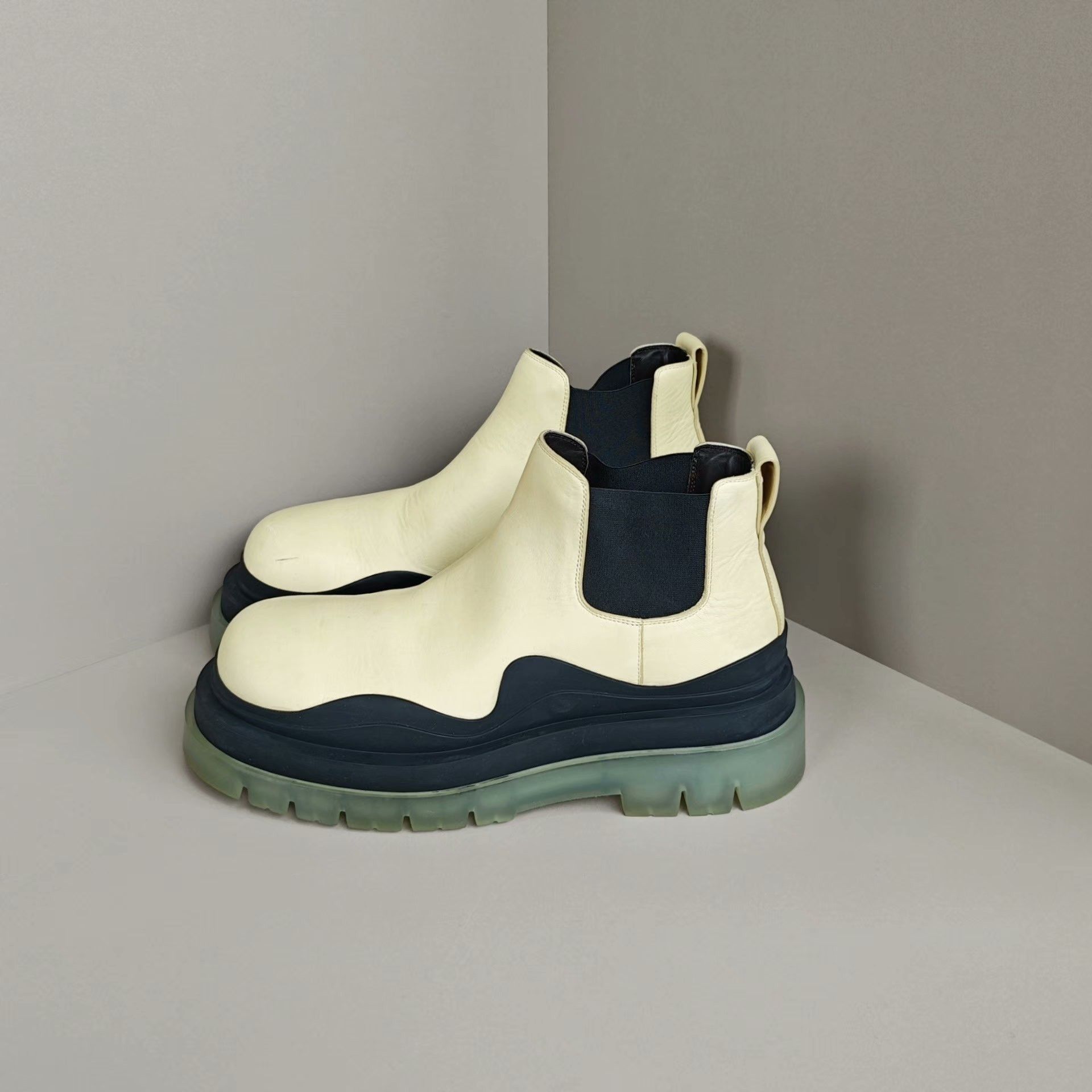 Bottega Veneta Bottega Veneta Lowtop Sneakers 10 Men Size US 10 / EU 43 - 1 Thumbnail