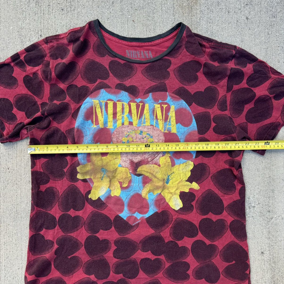 Nirvana 2016 Nirvana Heart Shaped Box Thrashed T-Shirt 22x26 Size US XL / EU 56 / 4 - 5 Thumbnail