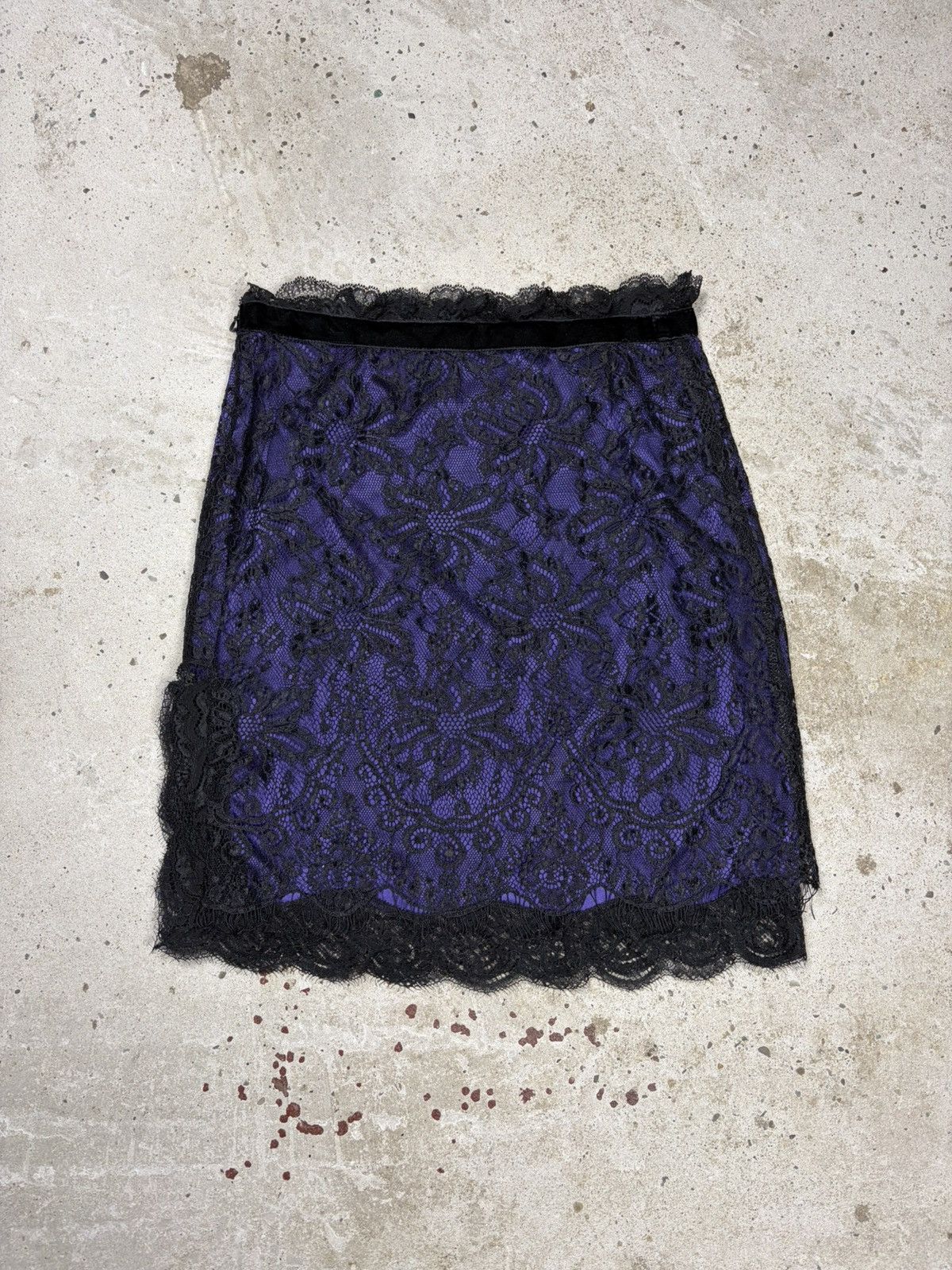 Dolce & Gabbana Vintage 2000s Dolce & Gabbana Lace Purple Skirt Velvet Trims Size 28" / US 6 / IT 42 - 2 Thumbnail