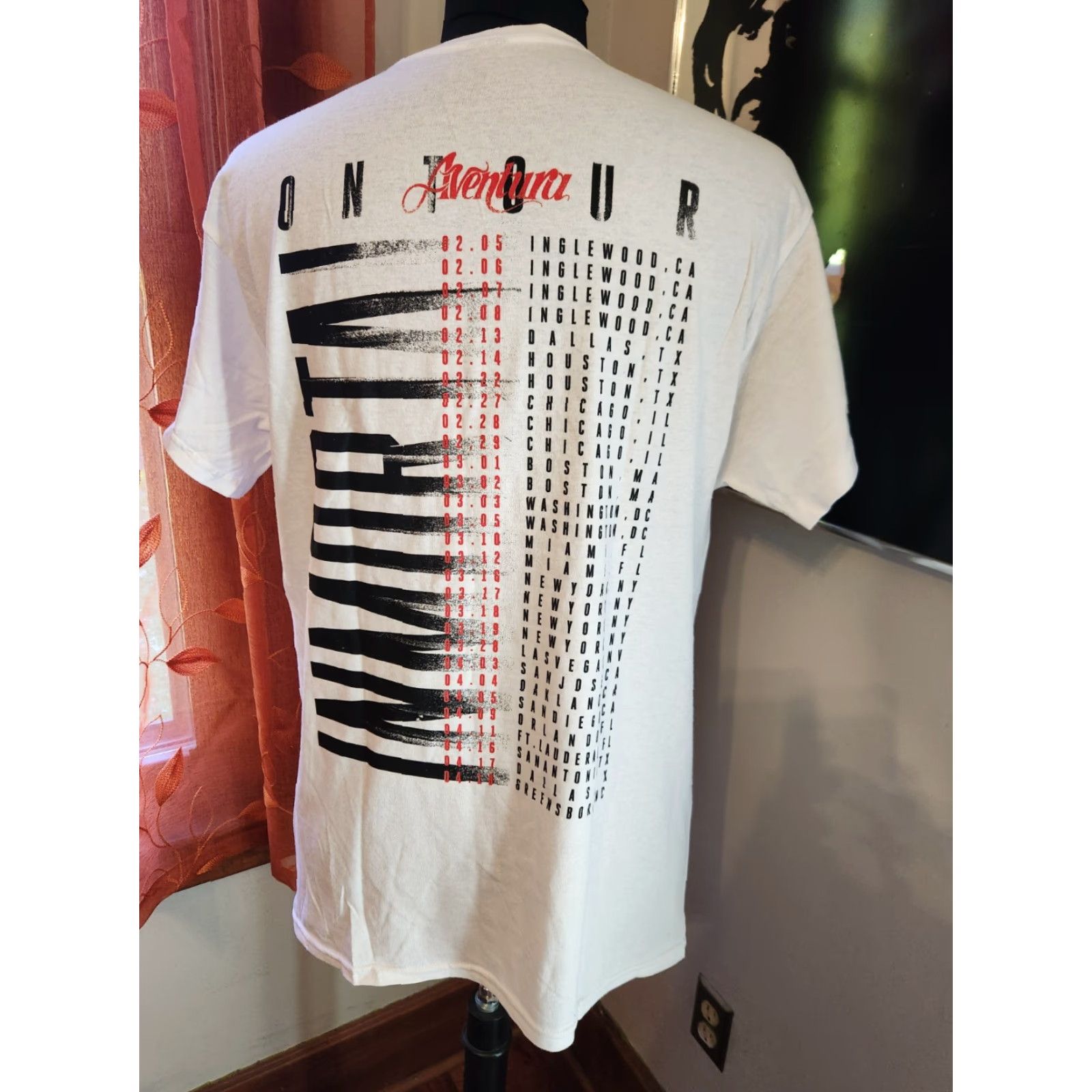 Vintage Aventura Immortal Concert Tour White Short Sleeve T Shirt L Mens Graphic Print Crew Neck Easy Care Double-Sided Size Large Size US L / EU 52-54 / 3 - 2 Thumbnail