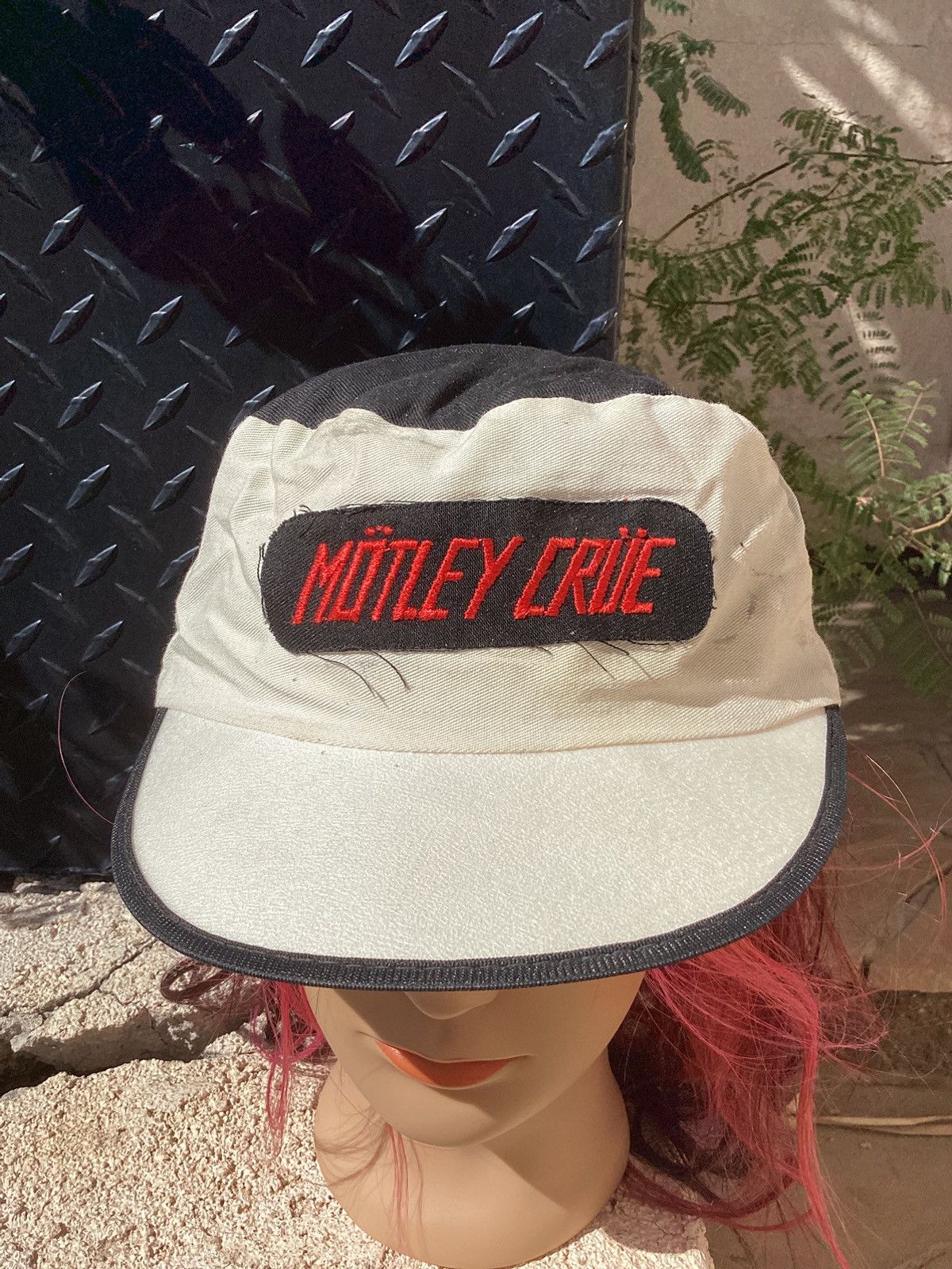 Band Tees Vintage 1980s Mötley Crüe white and black red logo band hat. Size ONE SIZE - 1 Thumbnail