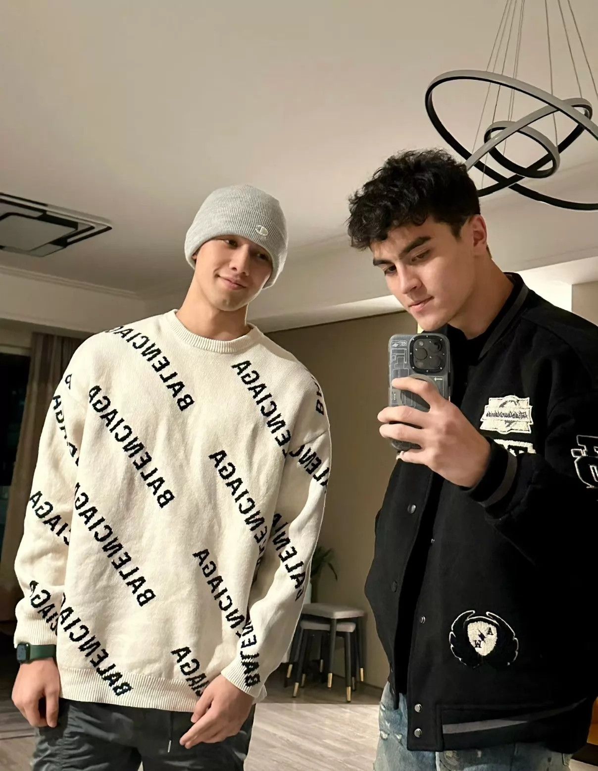 Balenciaga Balenciaga light beige all over print crewneck S worn 1x Size US S / EU 44-46 / 1 - 8 Thumbnail