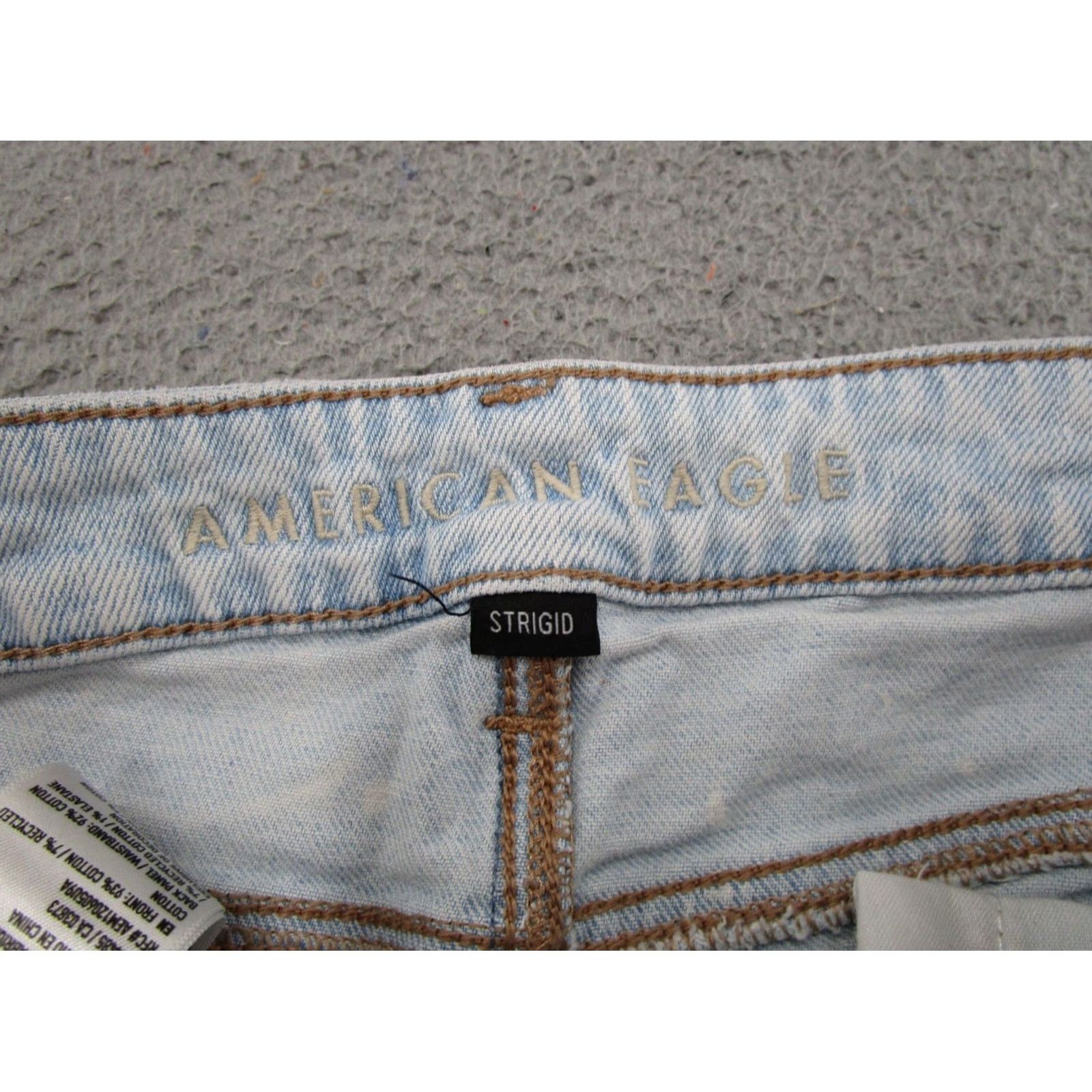 American Eagle Outfitters American Eagle Outfitters Jeans Distressed High Rise Mom Size 6 Light Wash Denim Blue 5-Pocket Womens Size 28" / US 6 / IT 42 - 5 Thumbnail