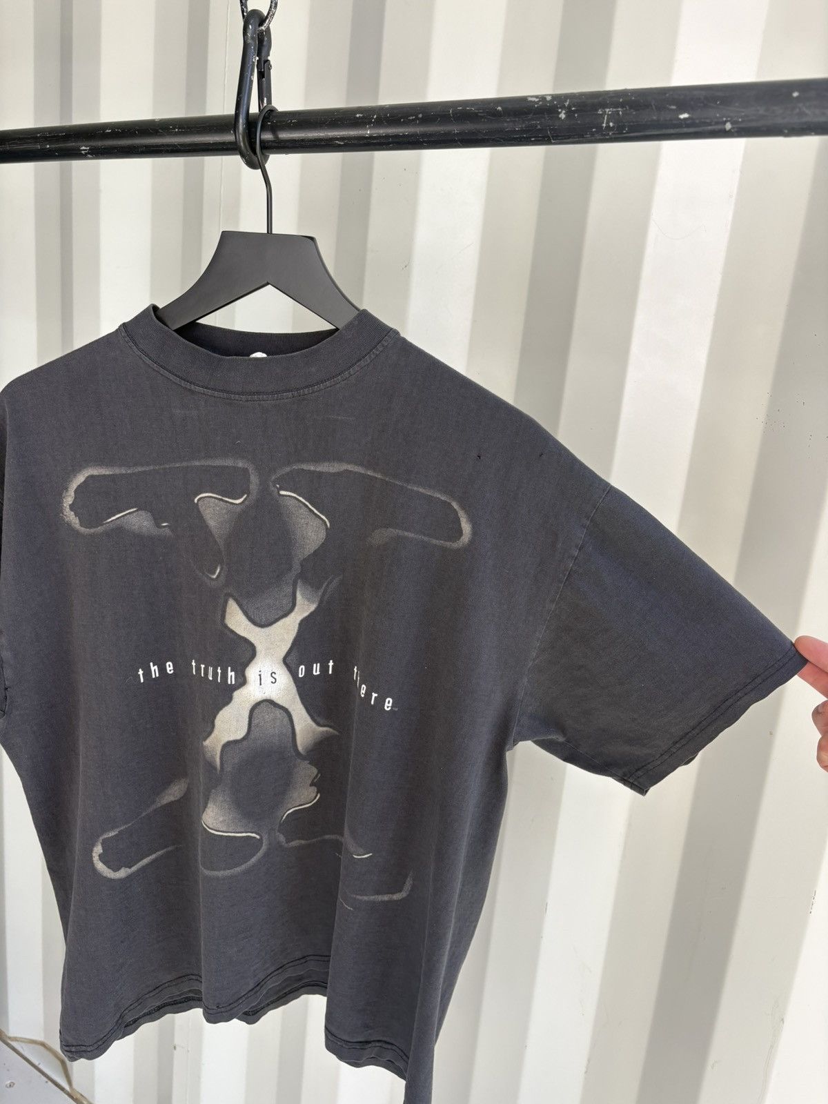 Vintage Vintage X Files The Truth Shirt Distressed Faded Grunge Band Size US L / EU 52-54 / 3 - 2 Thumbnail