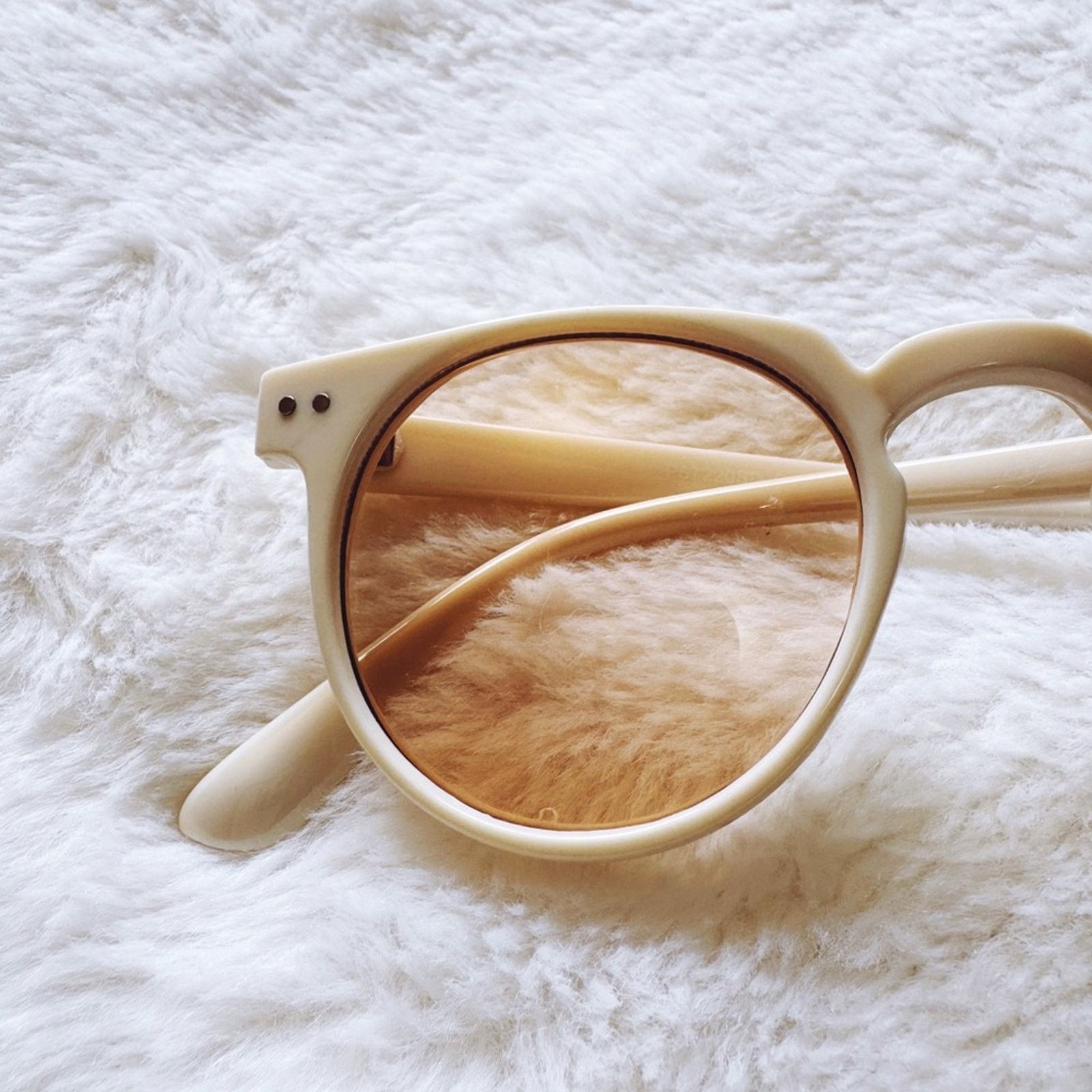 Other Paige White Round Sunglasses Size ONE SIZE - 2 Thumbnail