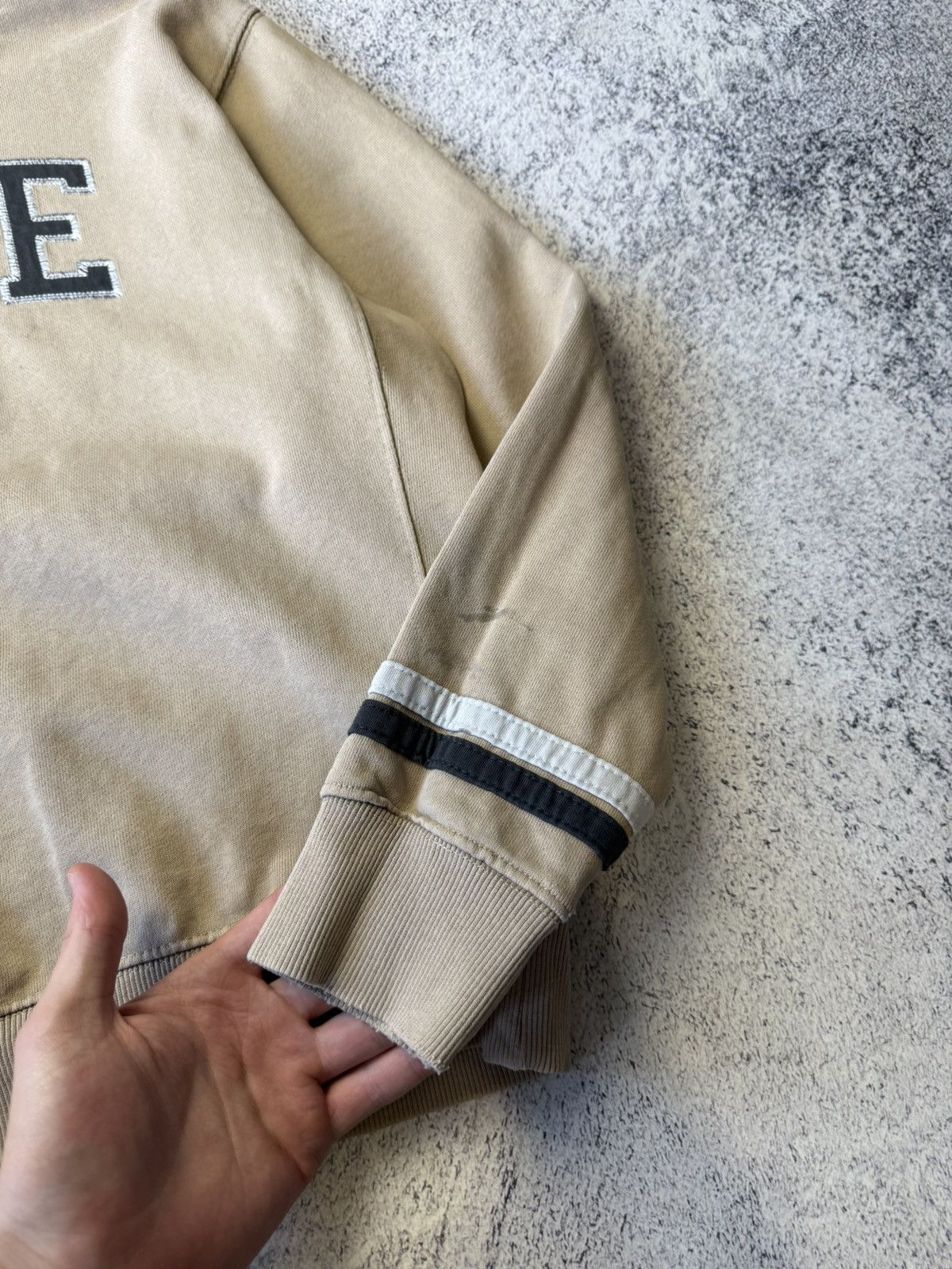 Nike VINTAGE 90s NIKE DISTRESSED CENTER LOGO SWEATSHIRTS CREWNECK Size US S / EU 44-46 / 1 - 10 Thumbnail
