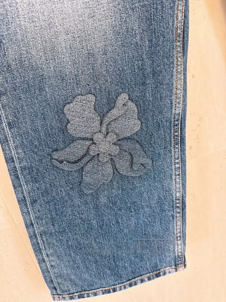 Valentino Valentino Three-dimensional floral jeans Size 40" / US 18 - 5 Thumbnail