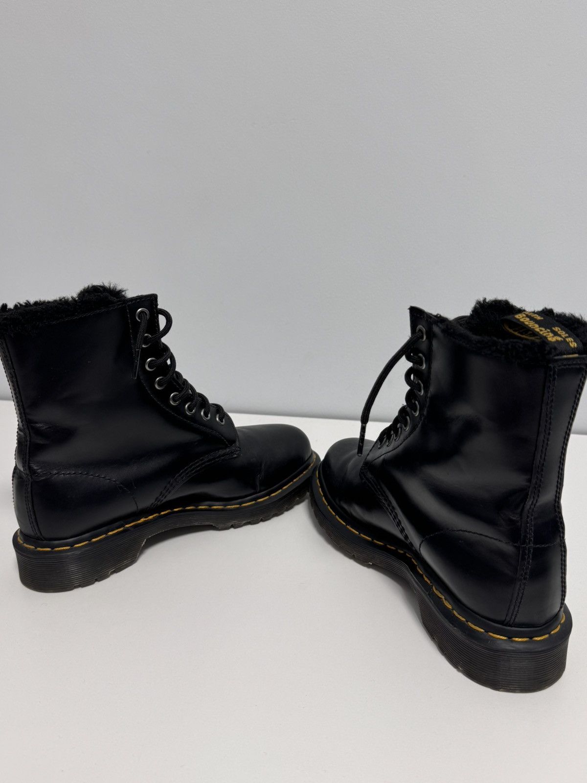 Dr. Martens Dr. Martens Black Sherpa Combs Boots Size US 7 / IT 37 - 9 Thumbnail